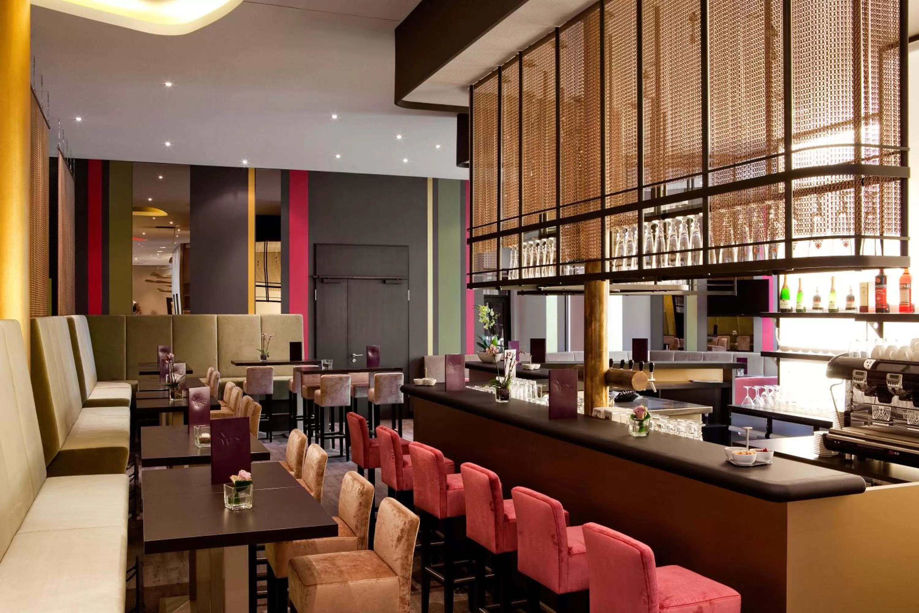 Lounge or bar in Steigenberger Parkhotel Braunschweig