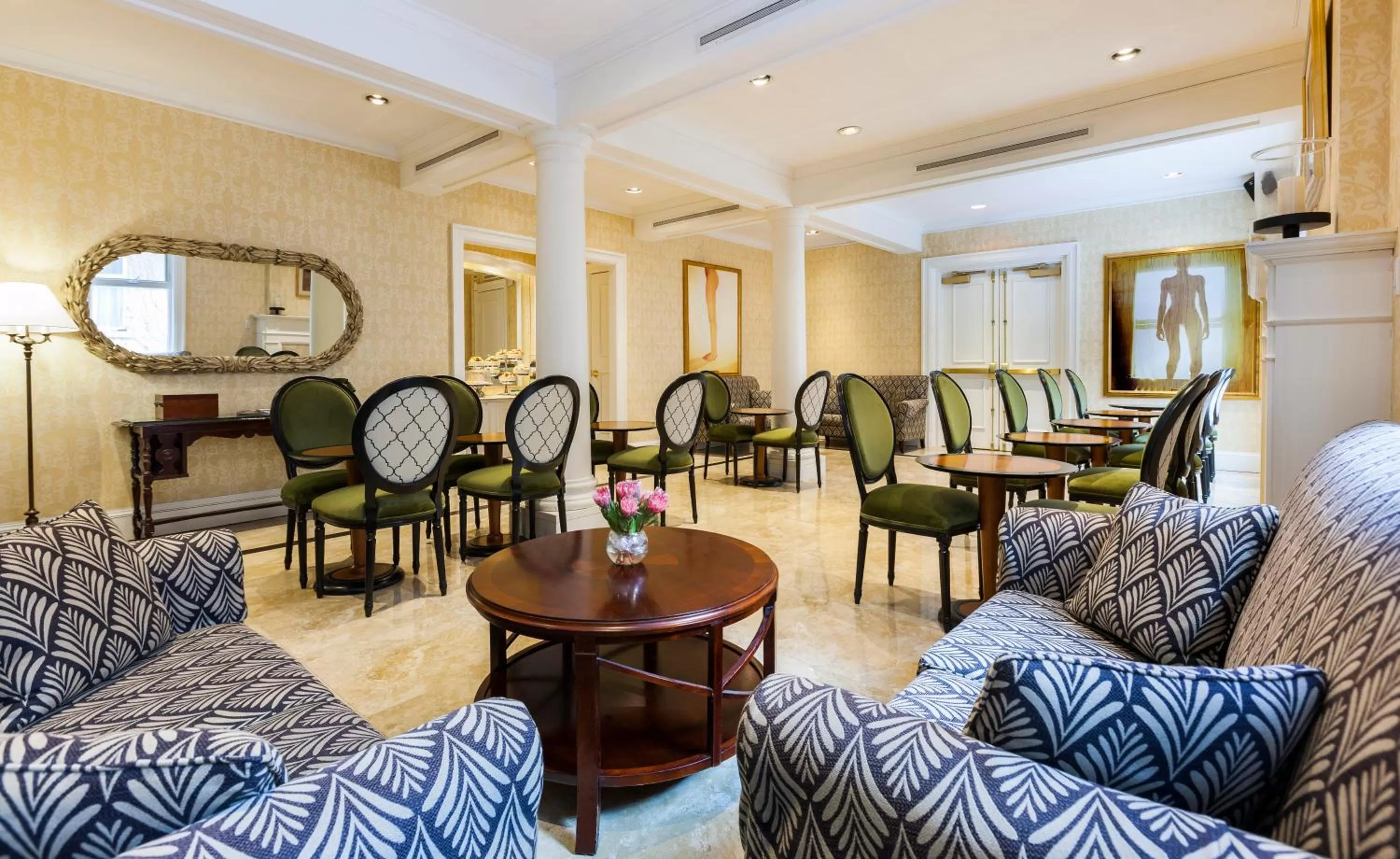 Restaurant/places to eat in Chateau Versailles