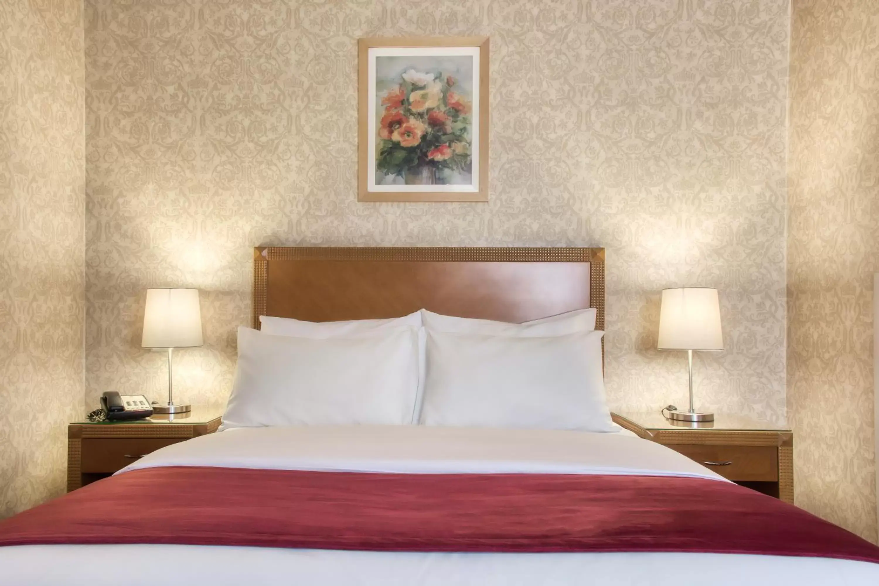 Deluxe Queen Room in Geneva Hotel Deluxe Queen Room in Geneva Hotel