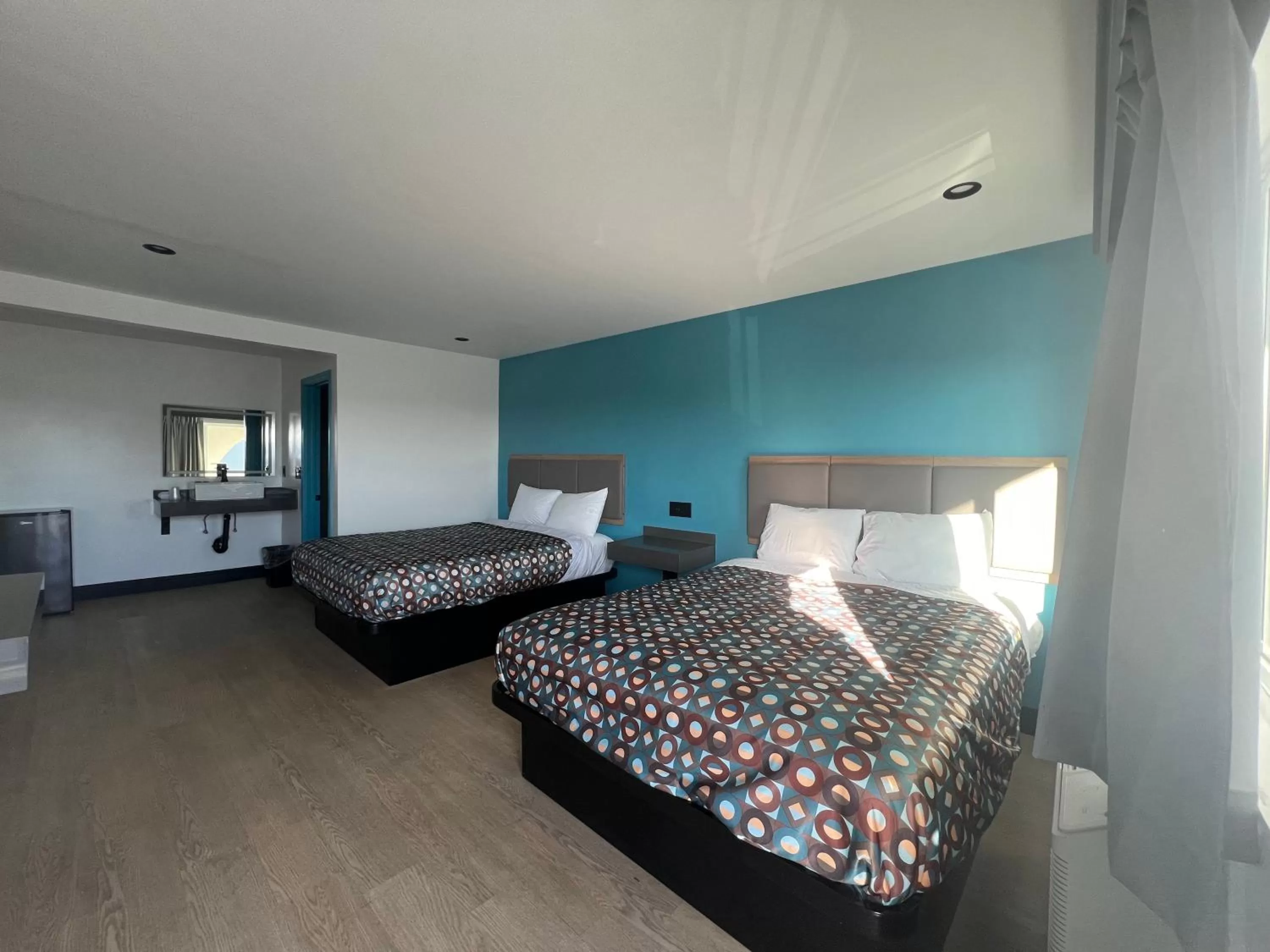 Bedroom, Bed in Arlo Motel