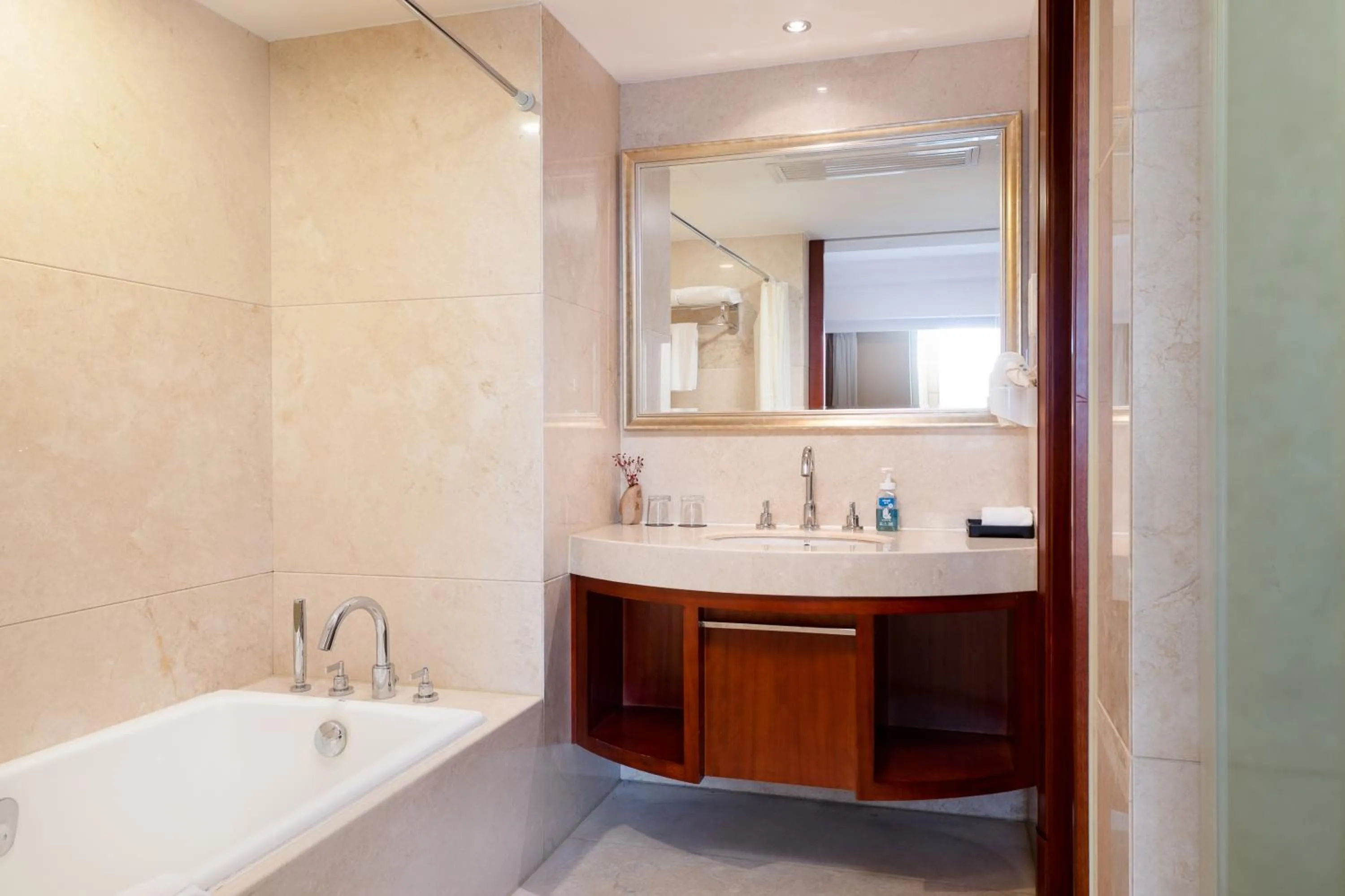 Hangzhou Xinqiao Hotel