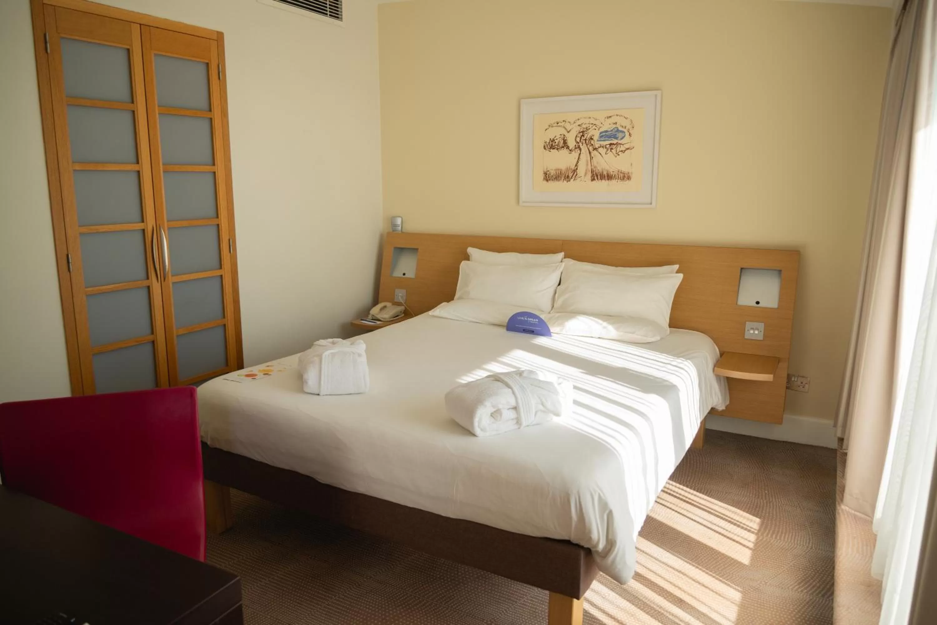 Bed in Novotel Cardiff Centre