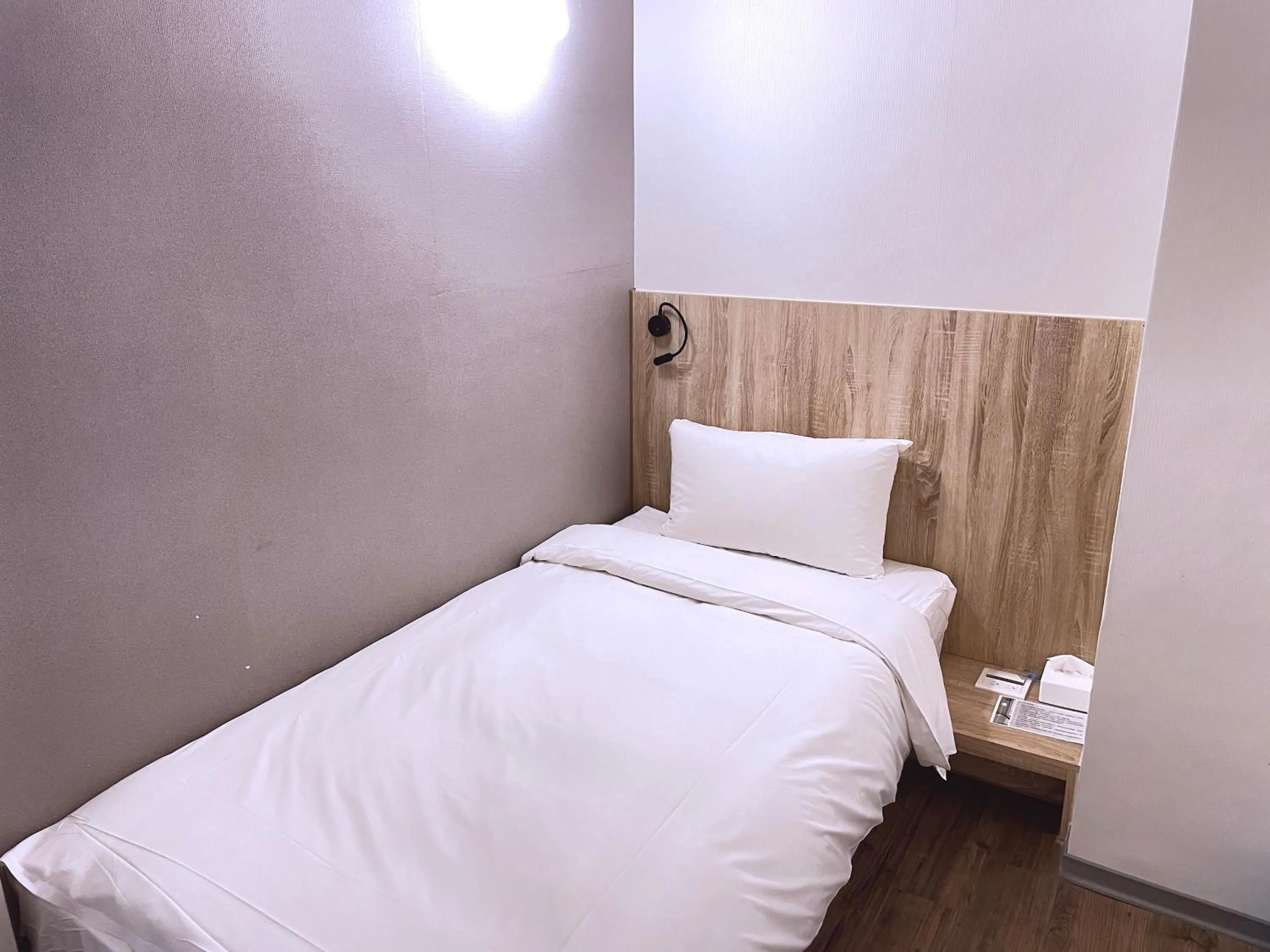 Bed in Single Inn-Kaohsiung Station