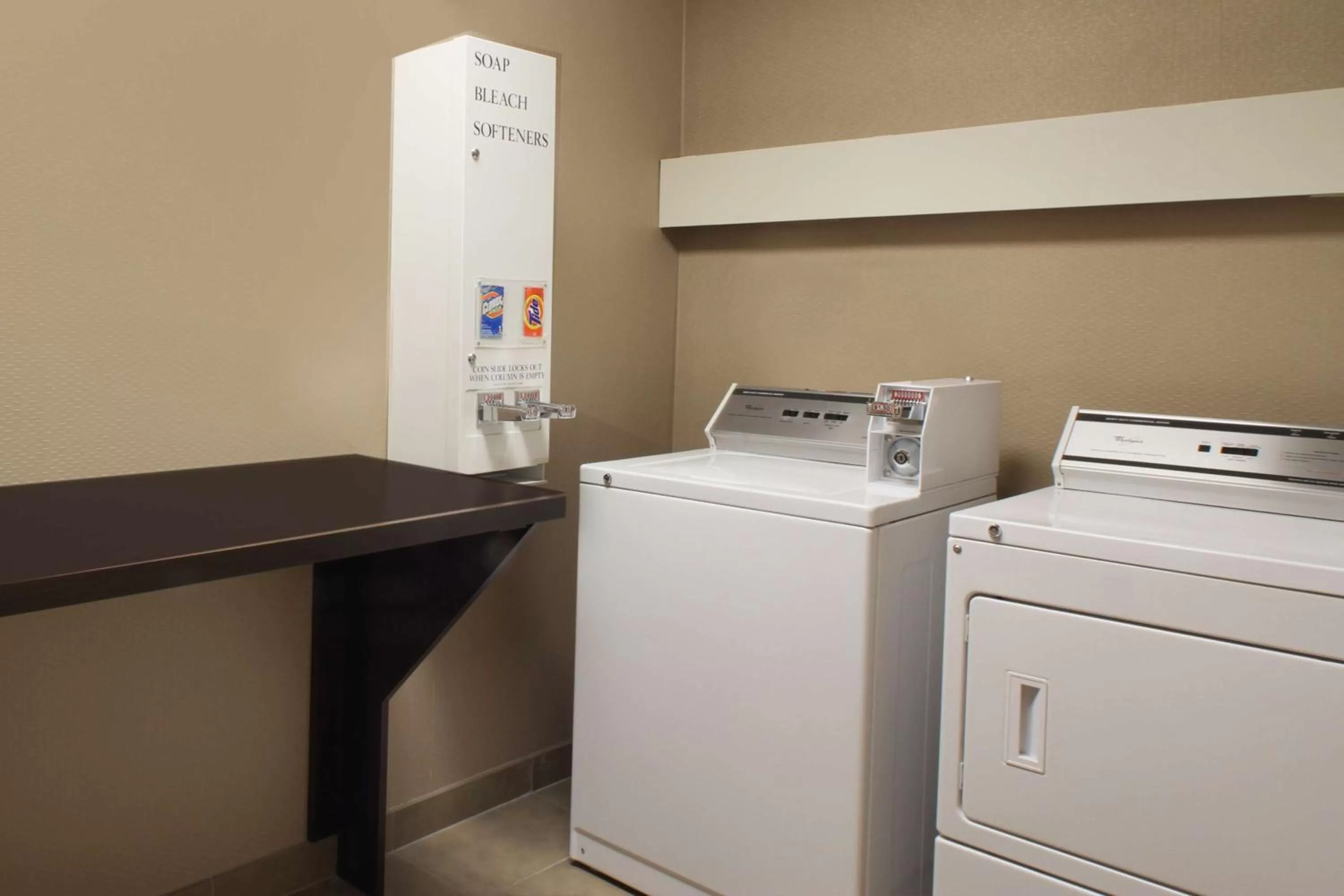 Property building in Hampton Inn & Suites Port St. Lucie