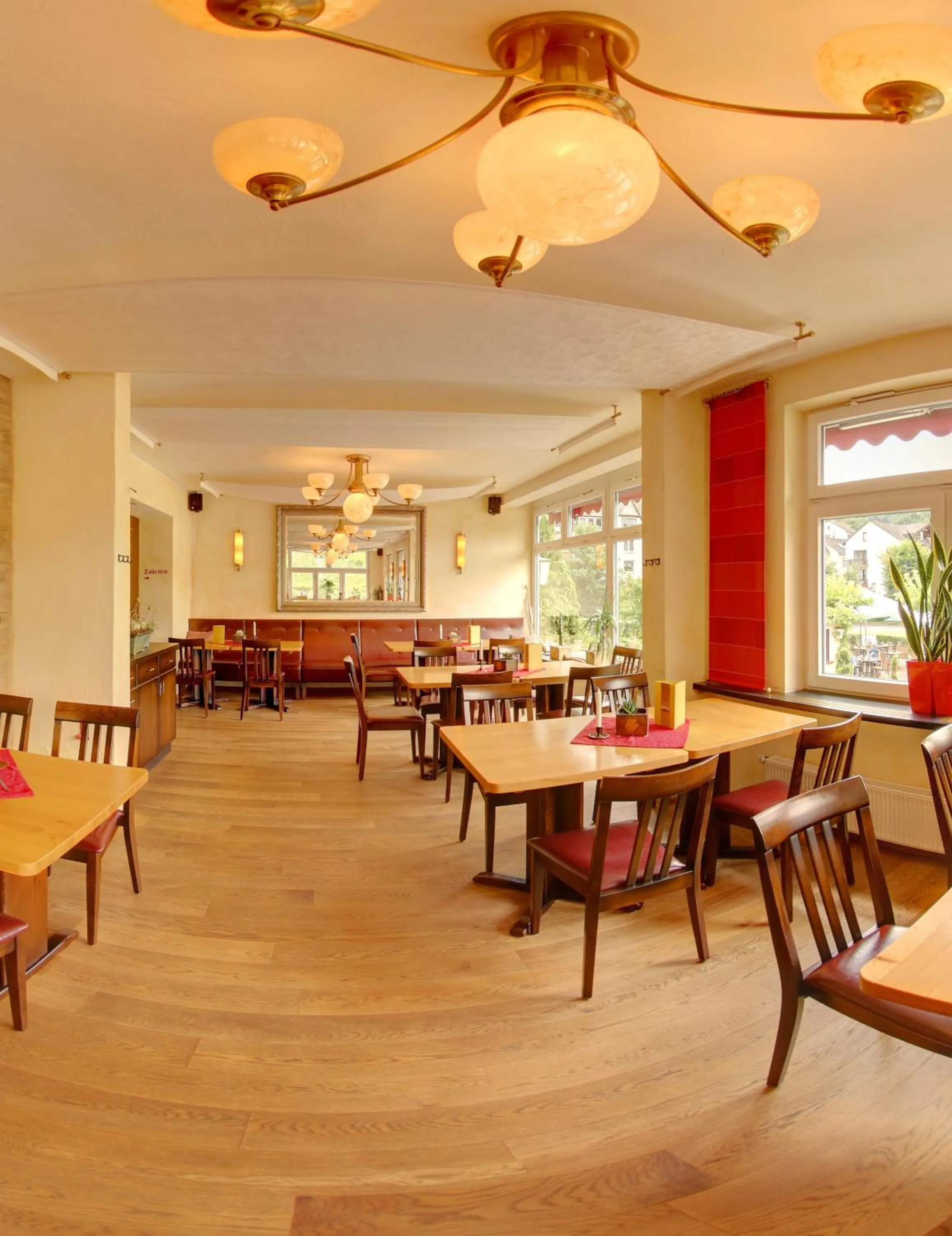 Food in Stumbergers Hotel - free parking -