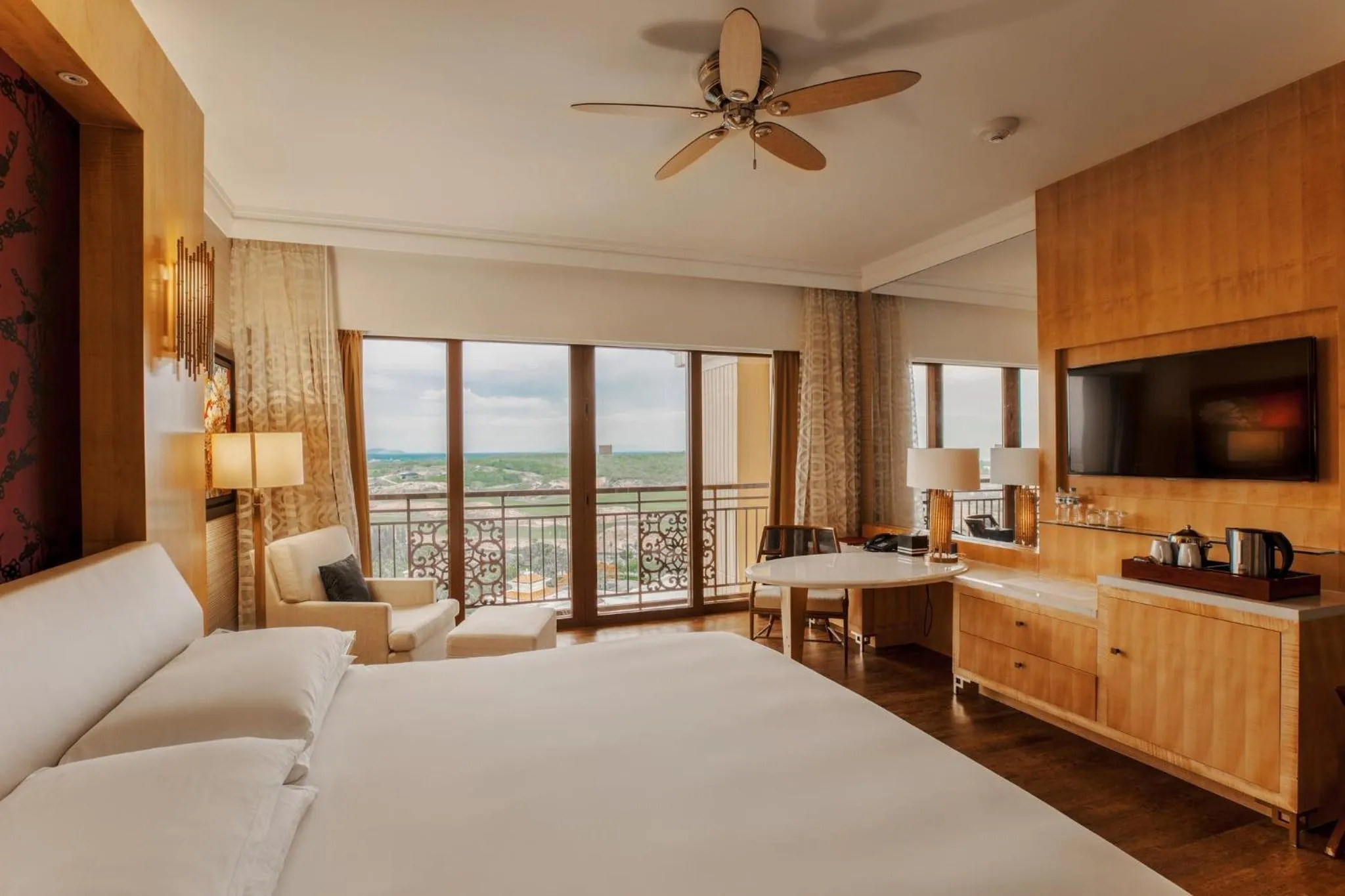 Photo of the whole room, Bed in InterContinental Grand Ho Tram