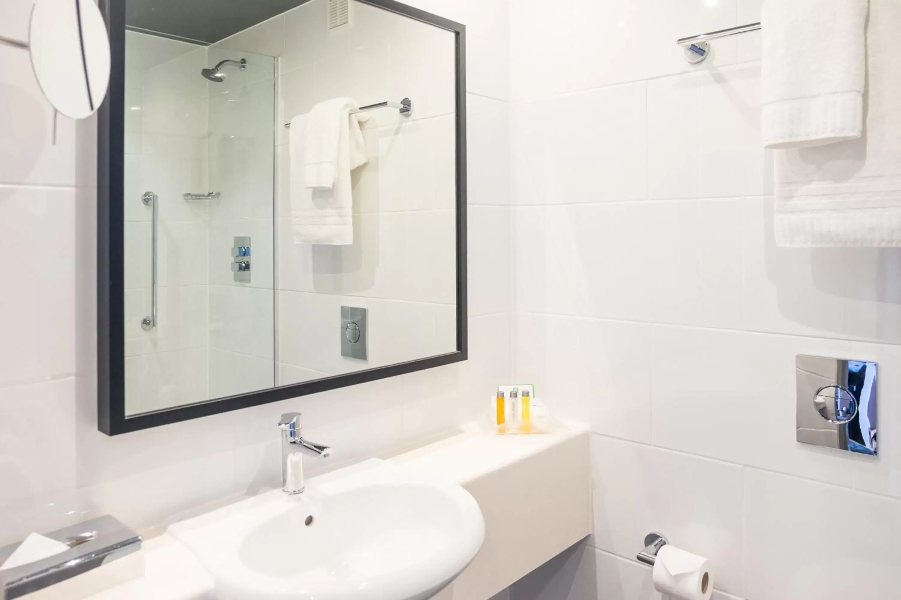 Premium King Room with River View in voco Southampton by IHG Premium King Room with River View in voco Southampton by IHG