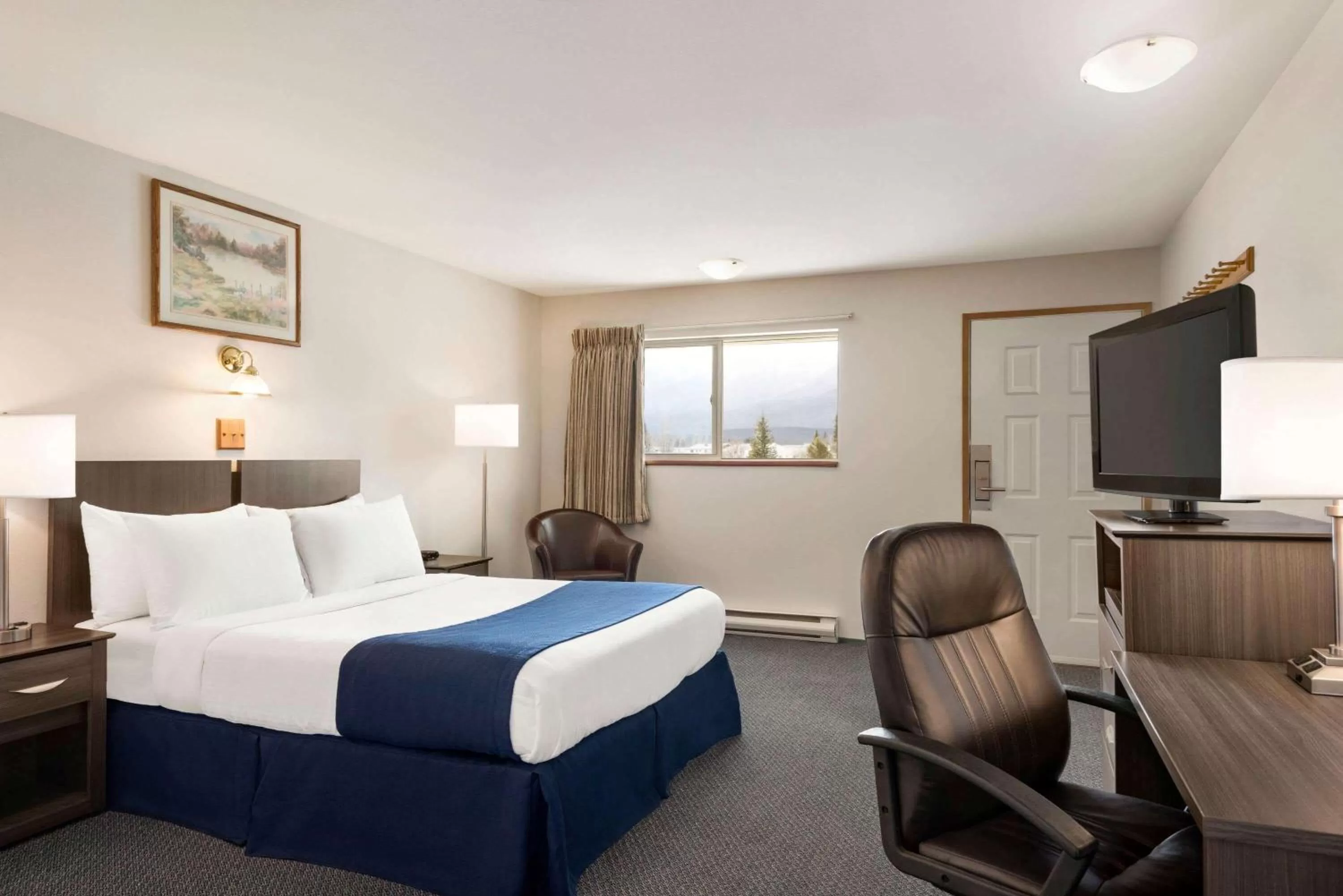 Photo of the whole room, Bed in Travelodge by Wyndham McBride