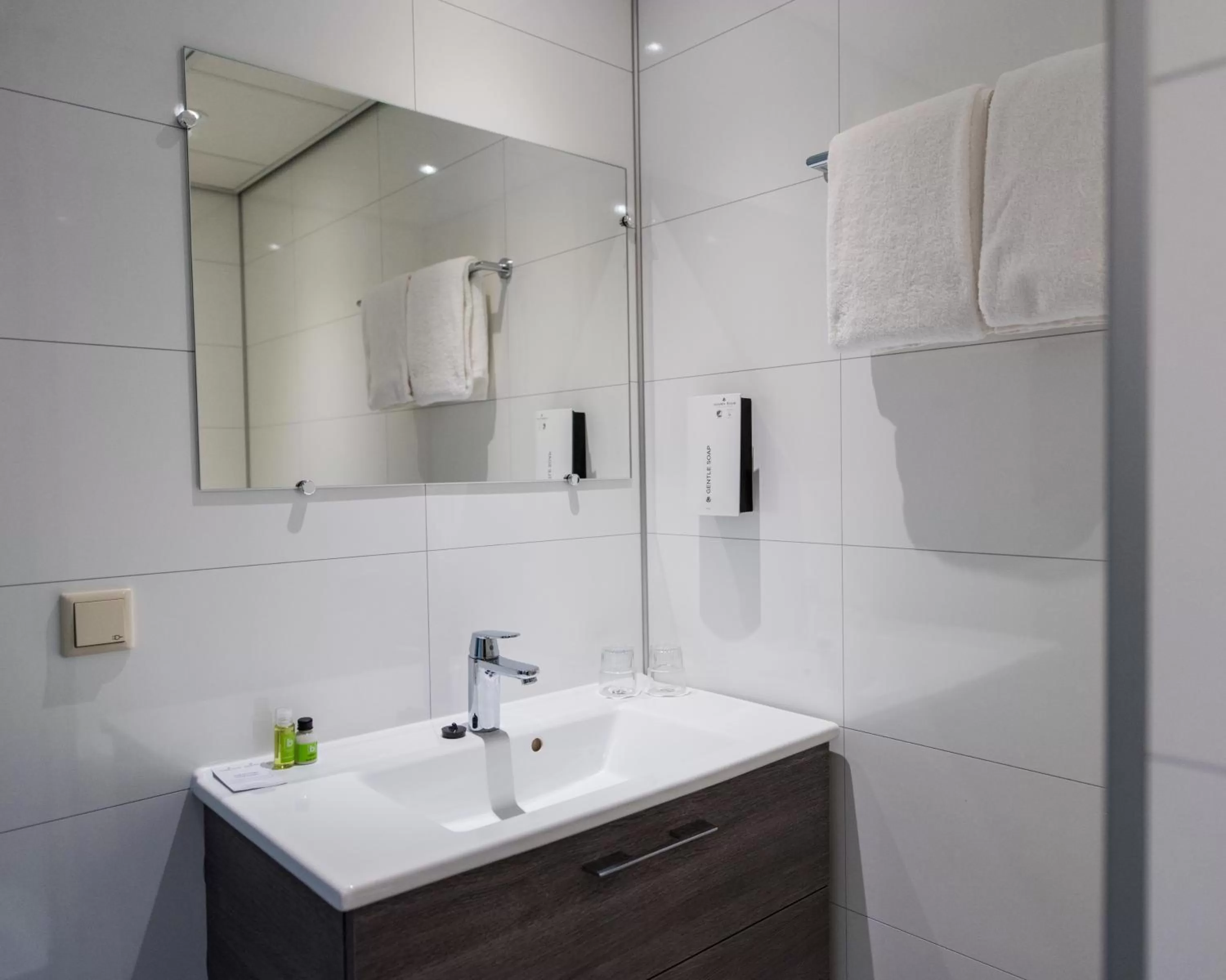 Bathroom in Tulip Inn Leiden Centre