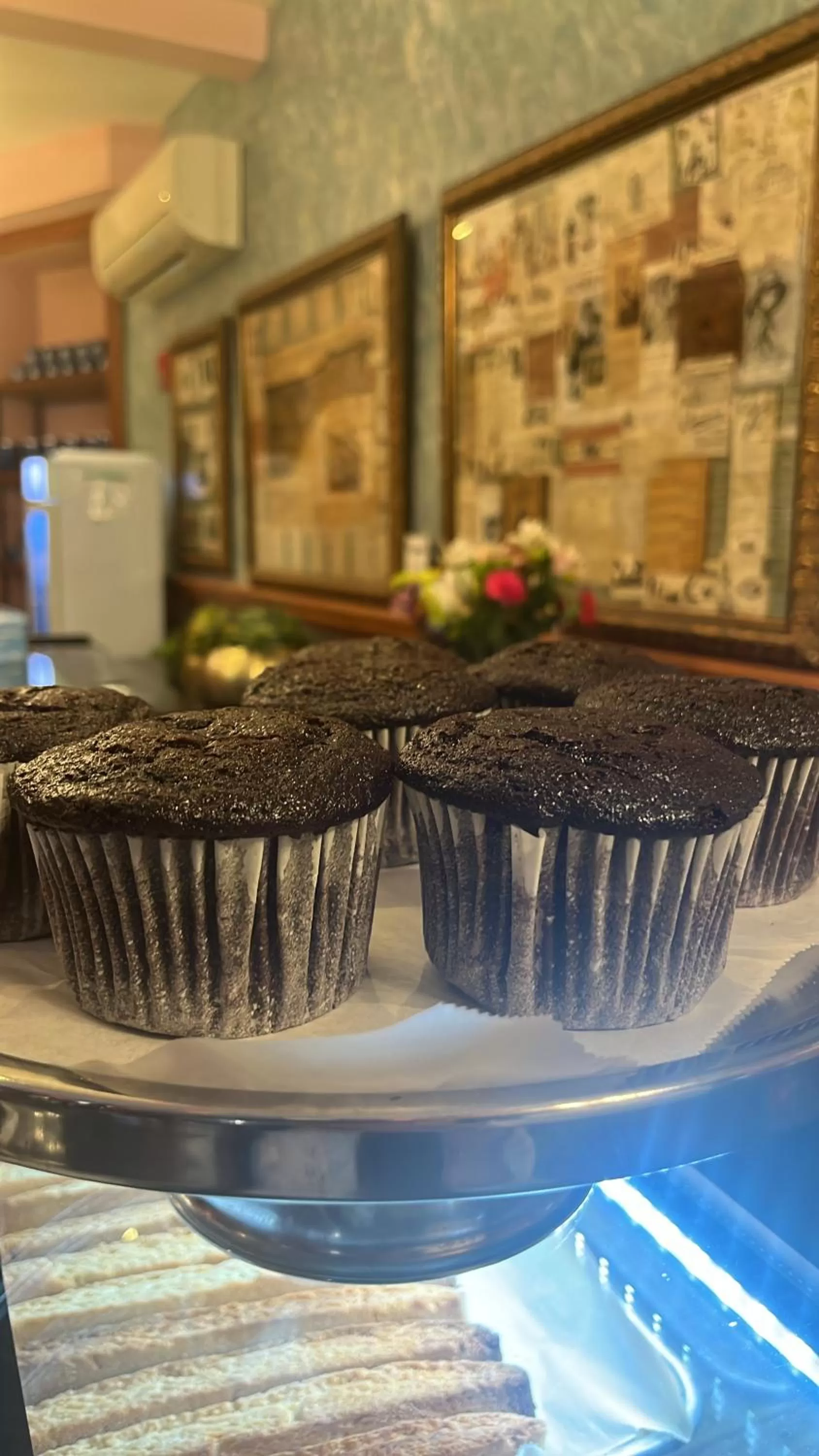 Restaurant/places to eat in The Historic Blue Moon Hotel - NYC