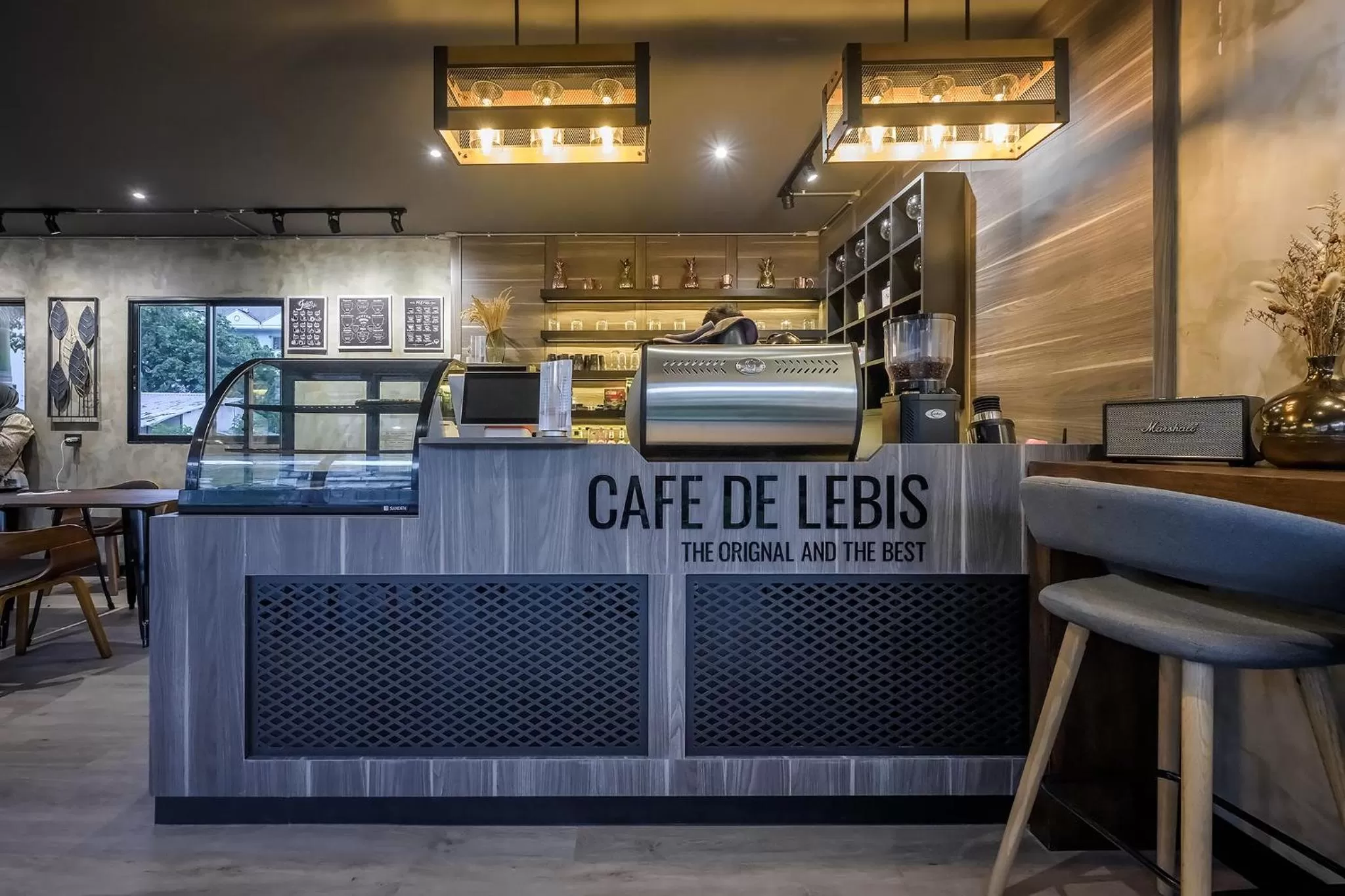 Restaurant/places to eat in Le Bis Hotel