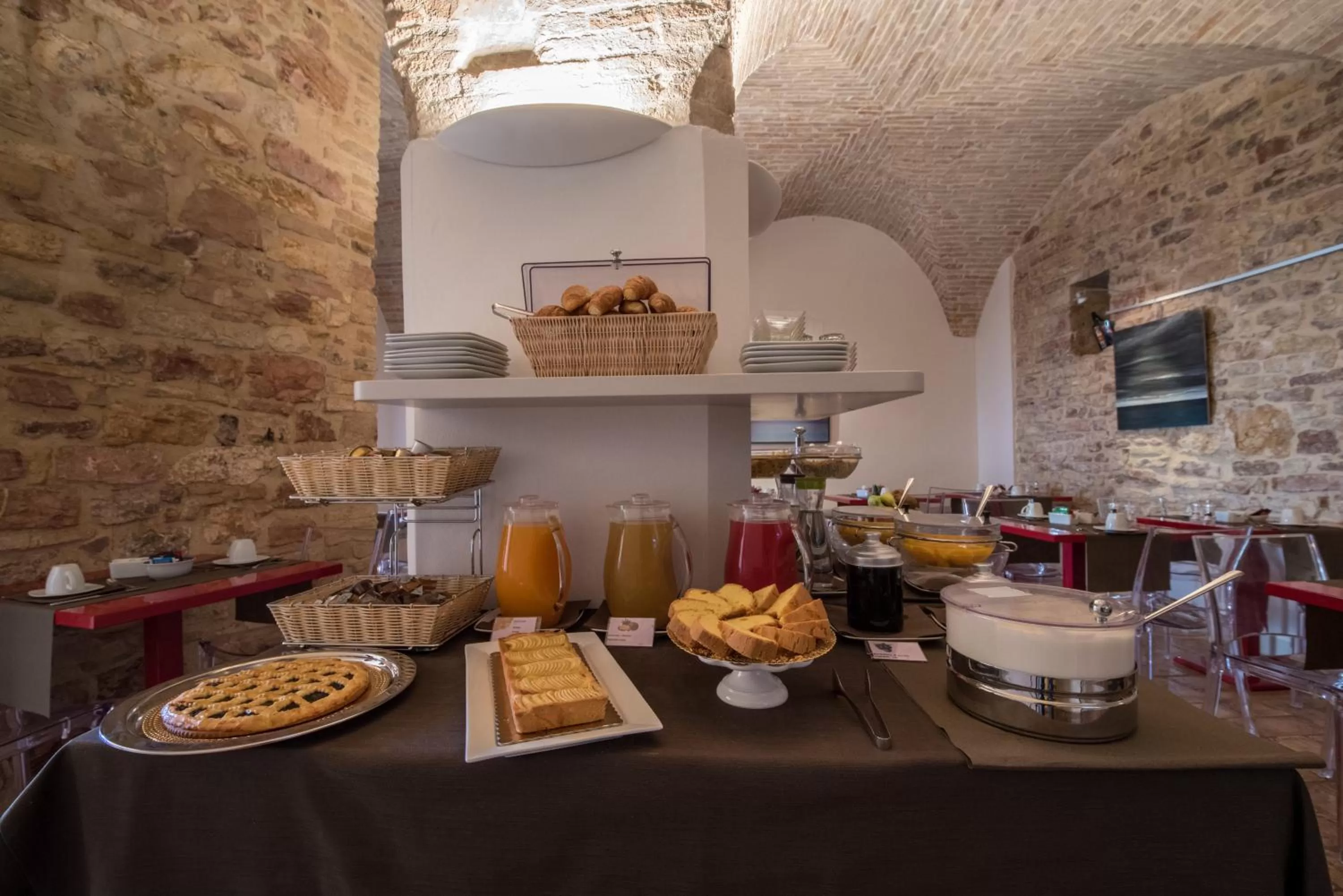 Food and drinks in Hotel Sorella Luna