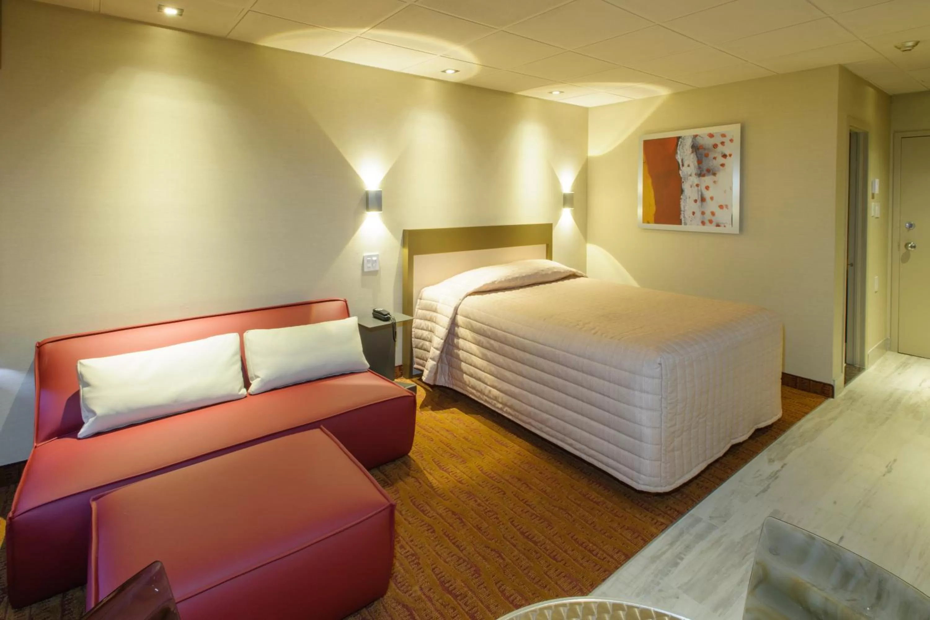 Queen Room - single occupancy in Le Chabrol Hotel & Suites