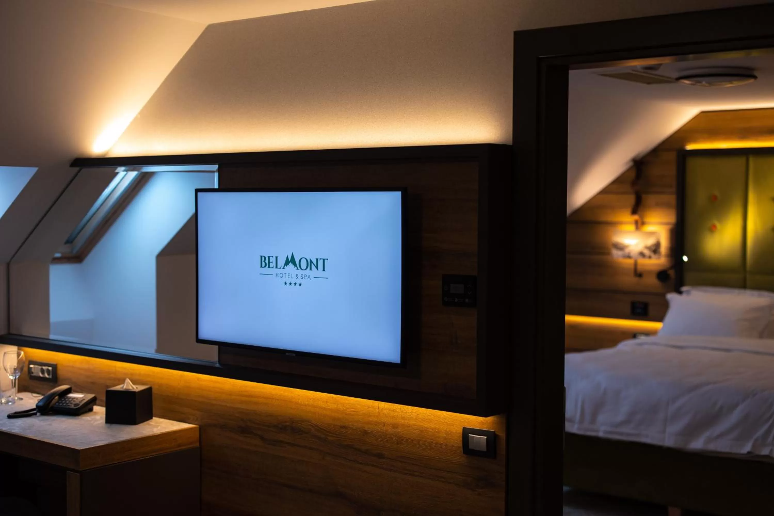 TV and multimedia, Bed in Hotel Belmont & Spa