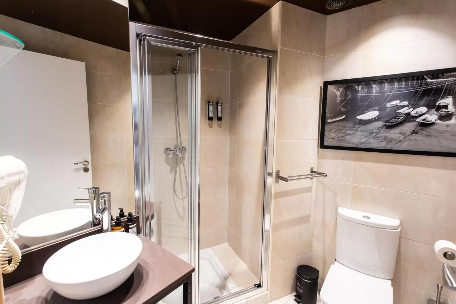 Bathroom in Hotel Trueba