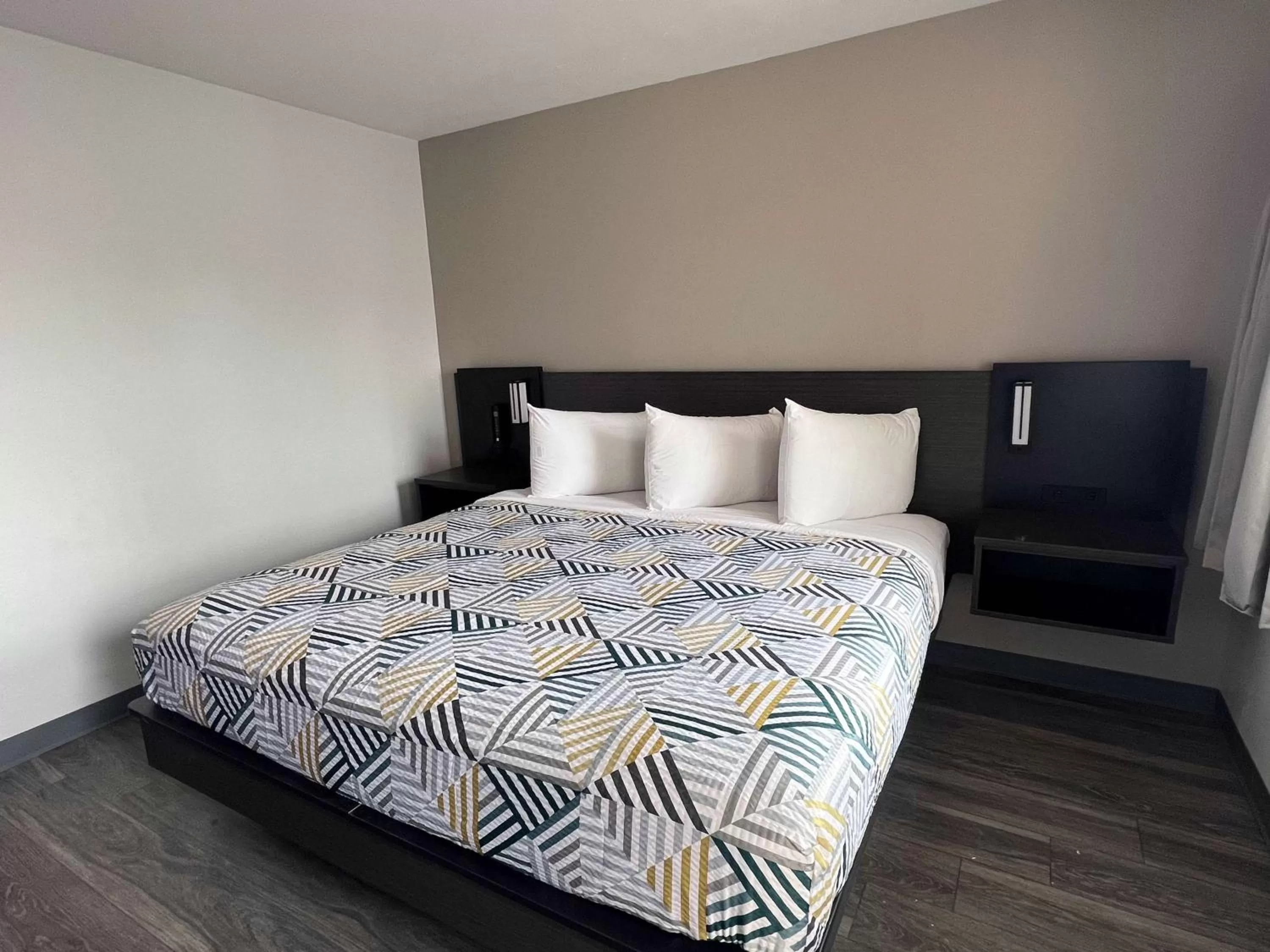 Bedroom, Bed in Motel 6-Ely, NV