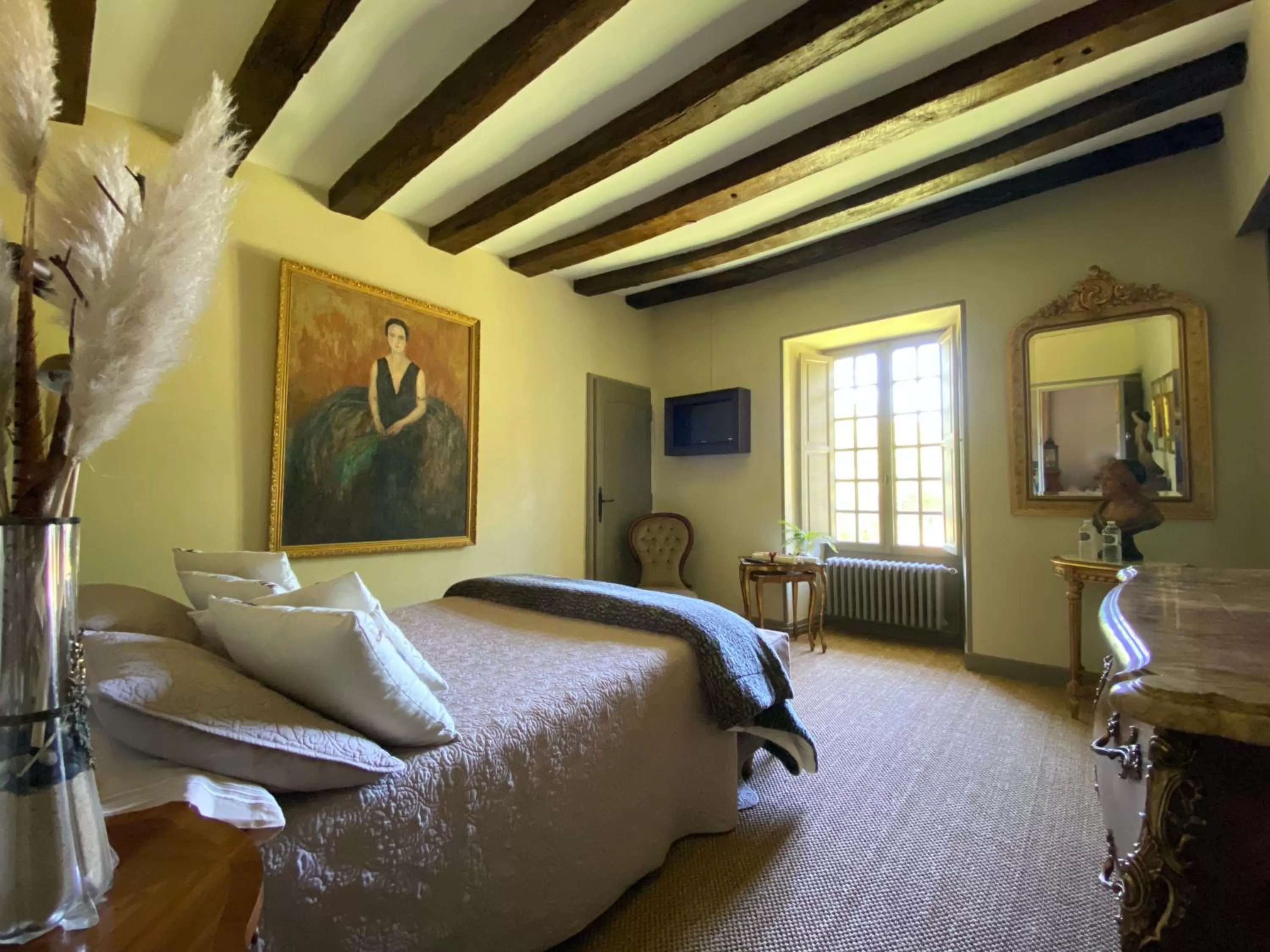 Photo of the whole room, Bed in Le Petit Chateau De Sainte Colombe