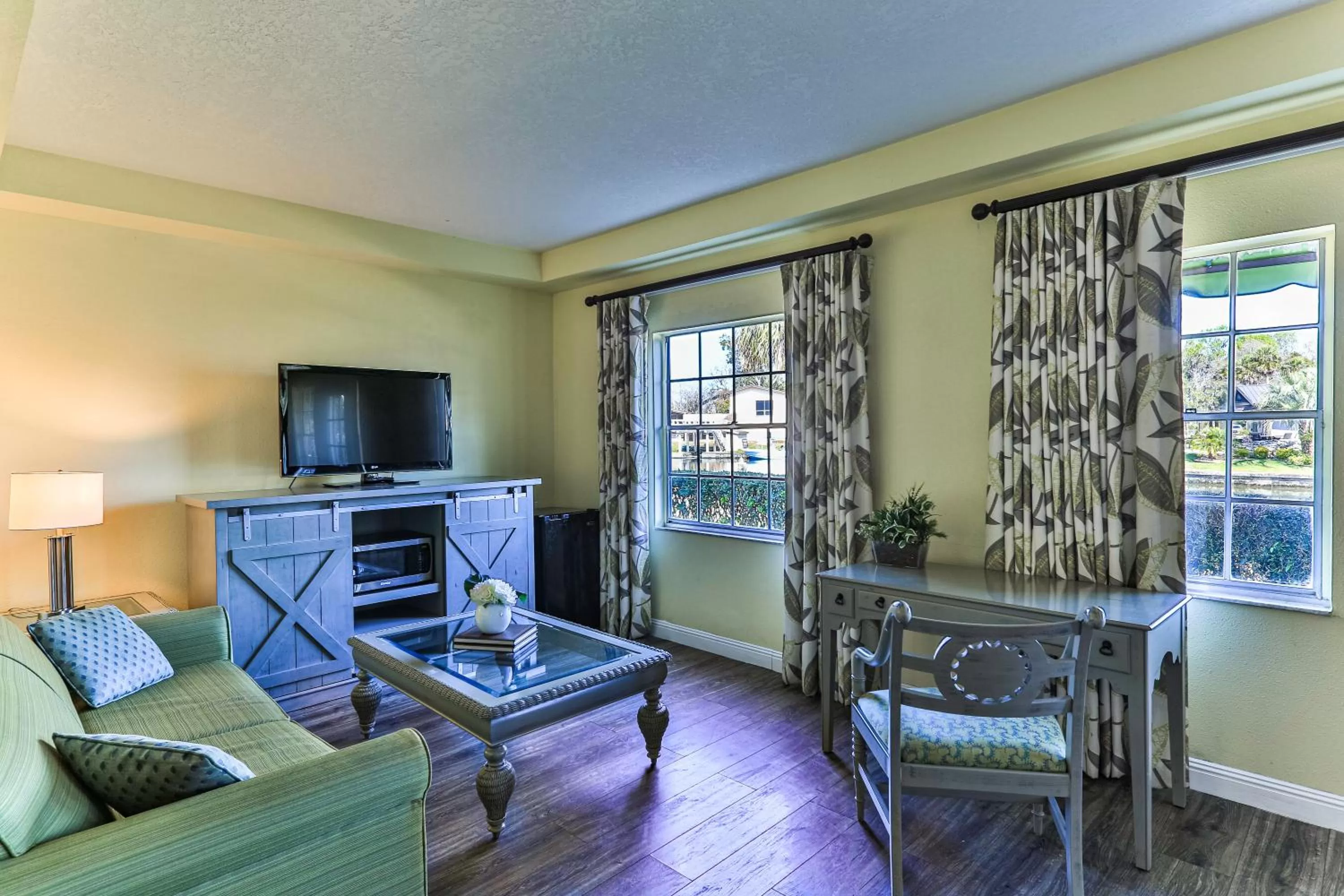 TV and multimedia in Plantation Resort on Crystal River, Ascend Hotel Collection