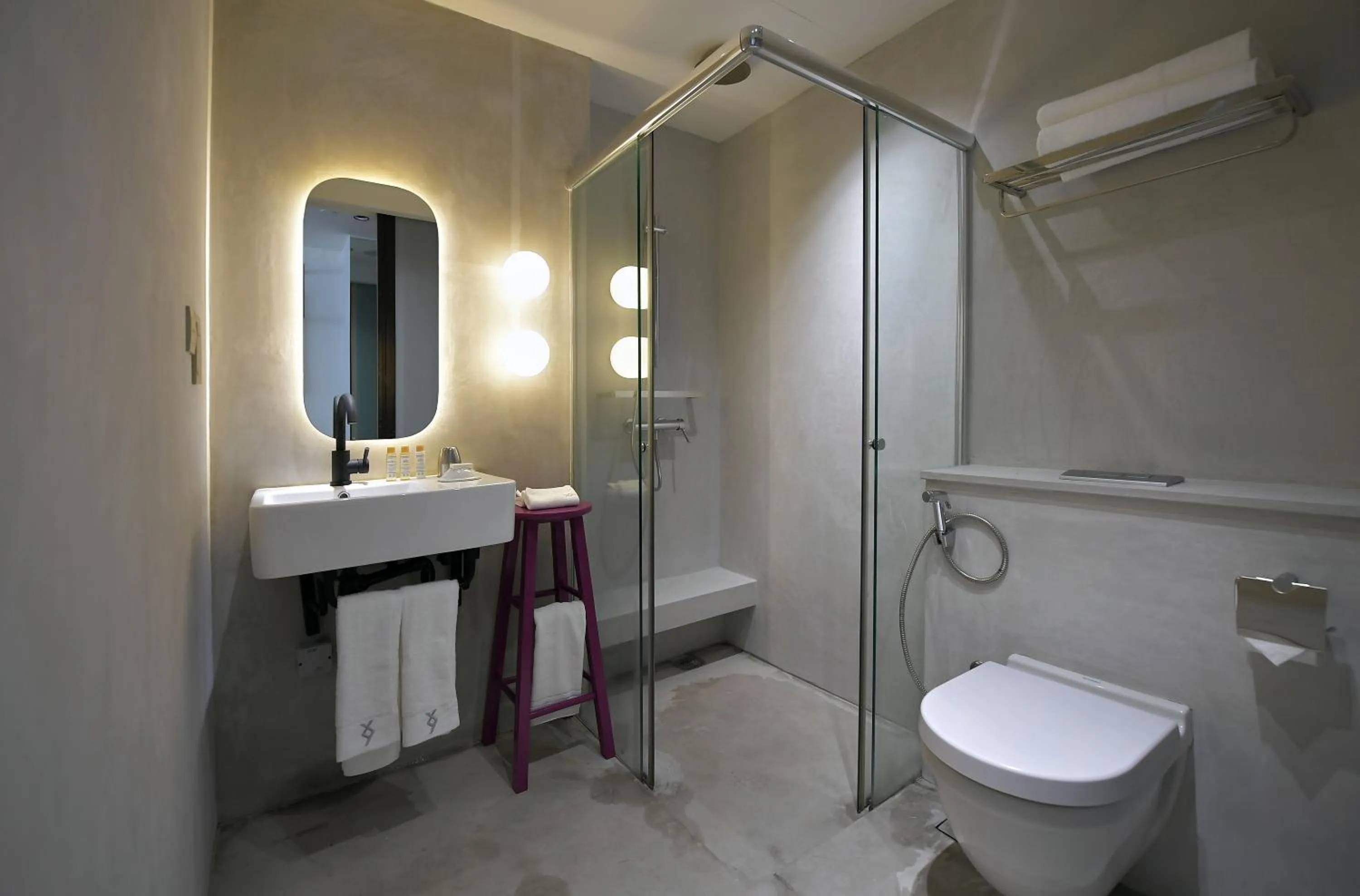 Shower, Bathroom in Hi Hotel