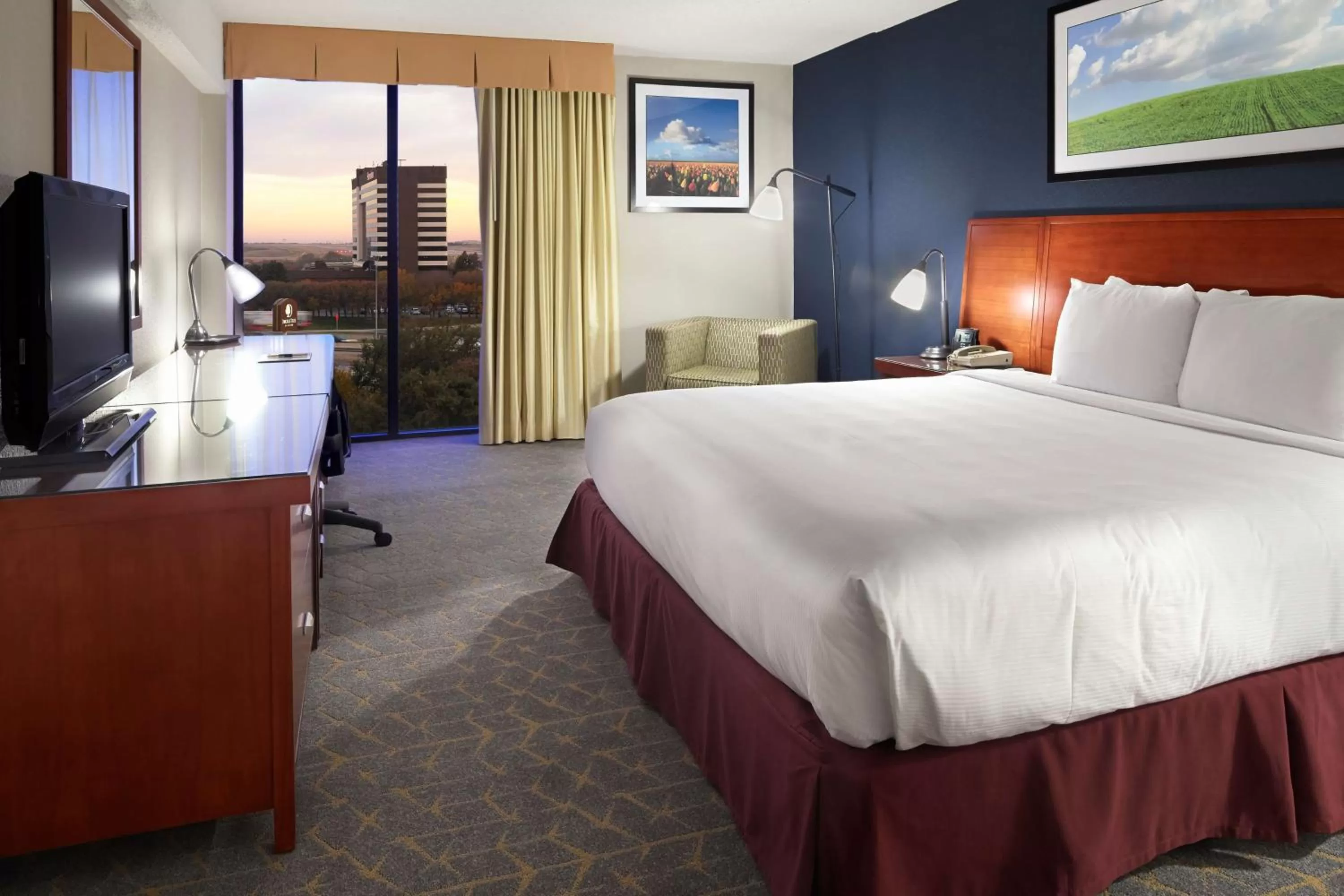 Bed in DoubleTree by Hilton DFW Airport North