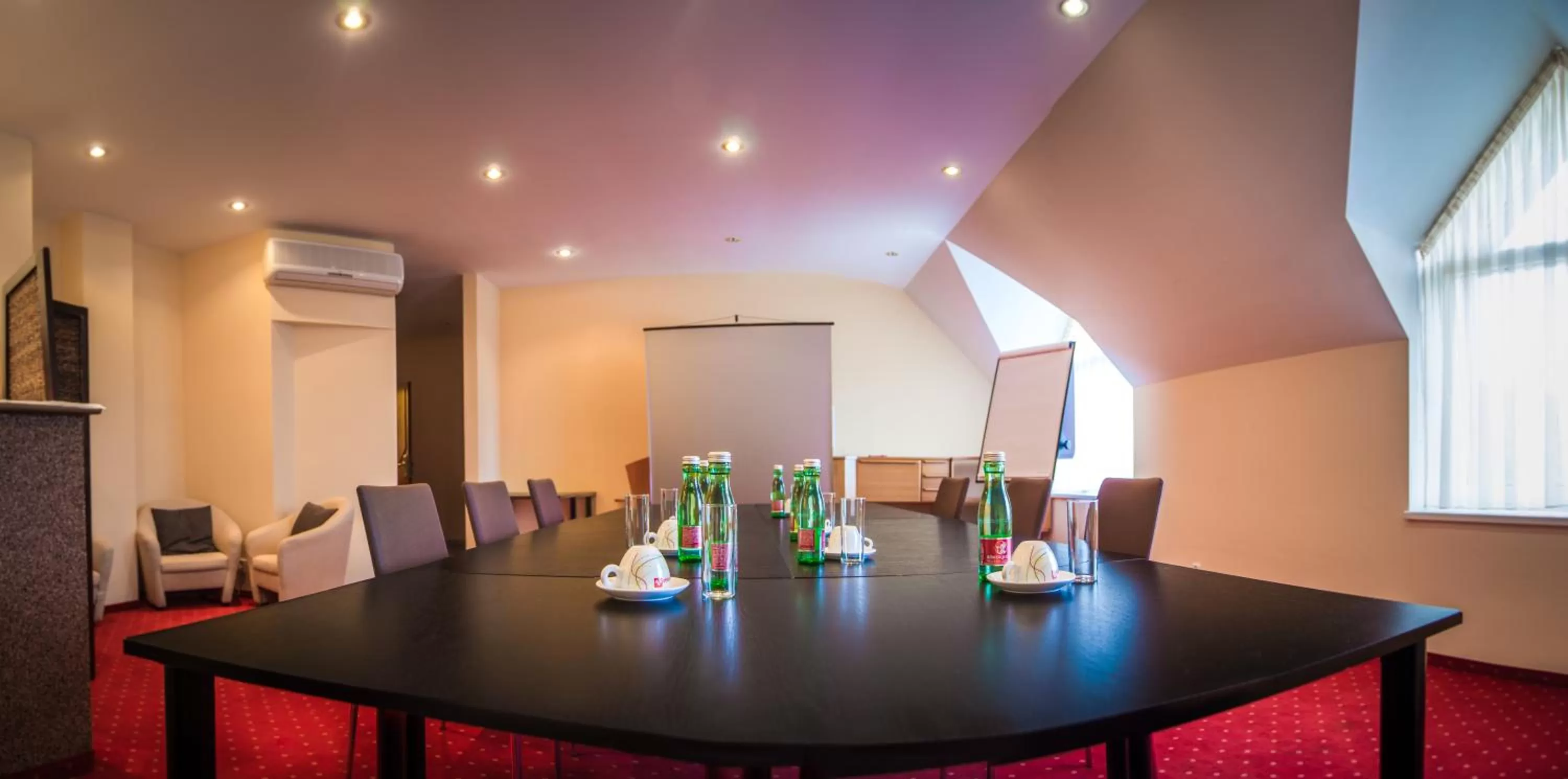 Meeting/conference room in Hotel West