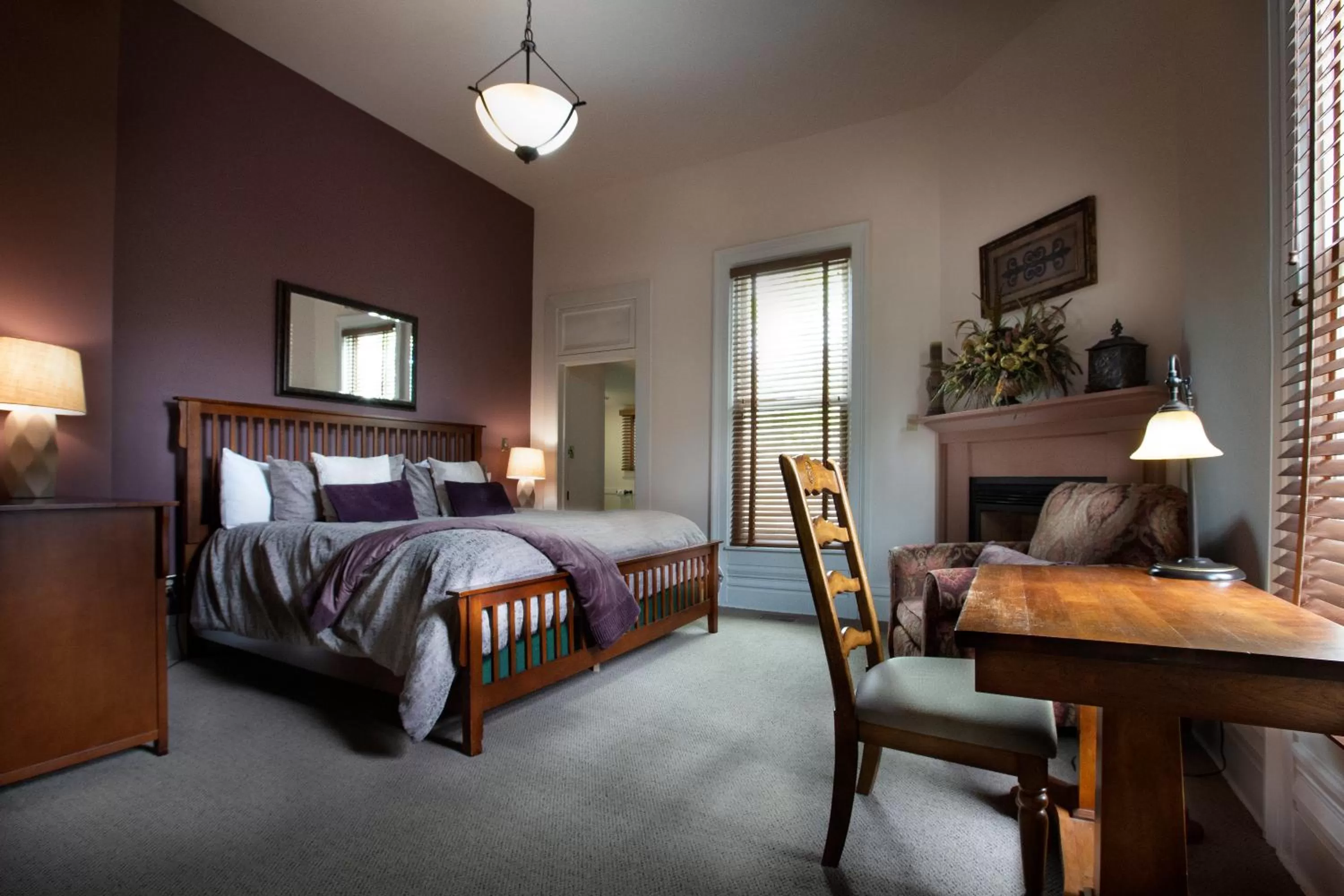 Photo of the whole room, Bed in Grant Street Inn - Bloomington