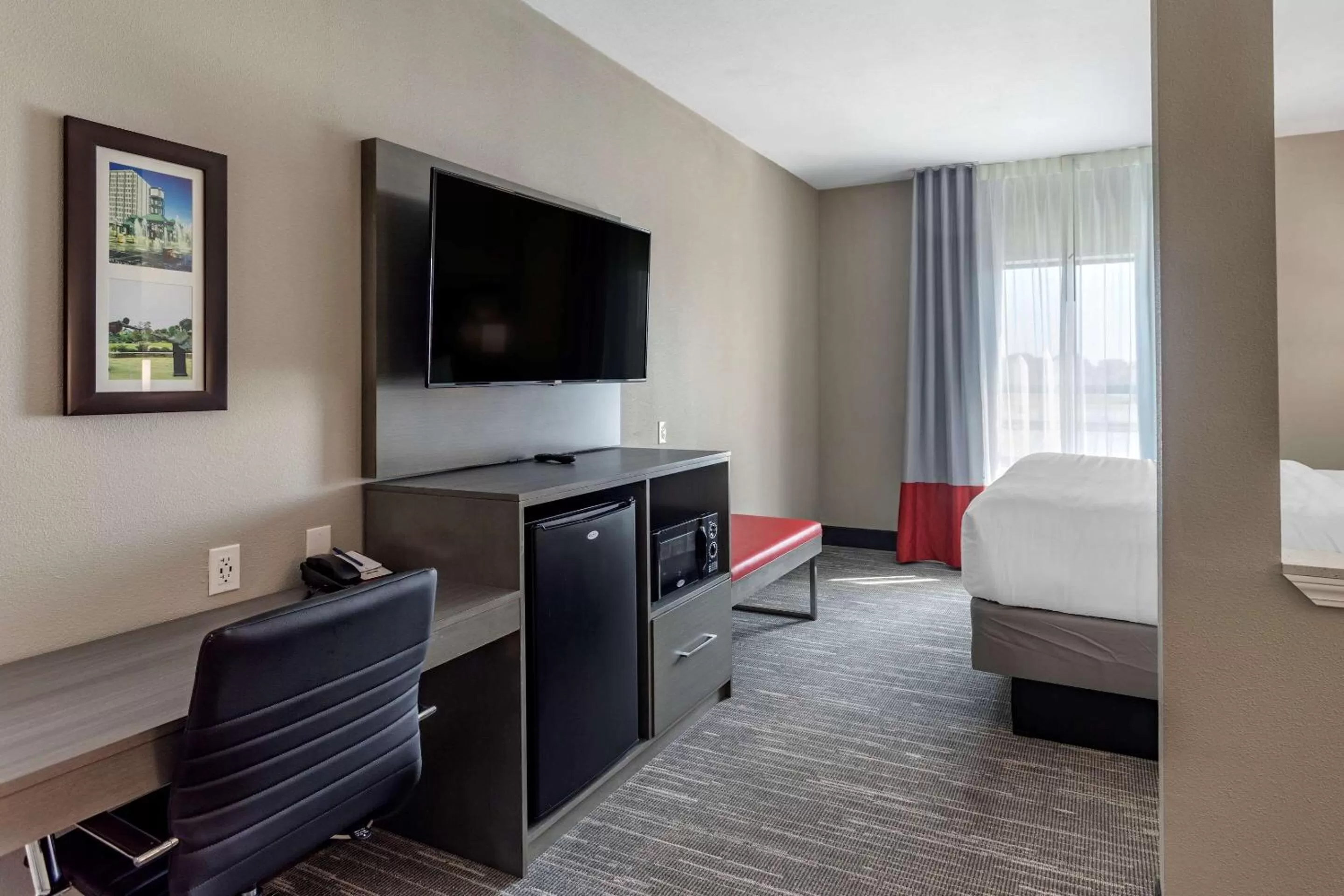 TV and multimedia, Bed in Comfort Inn & Suites Olive Branch - Memphis South