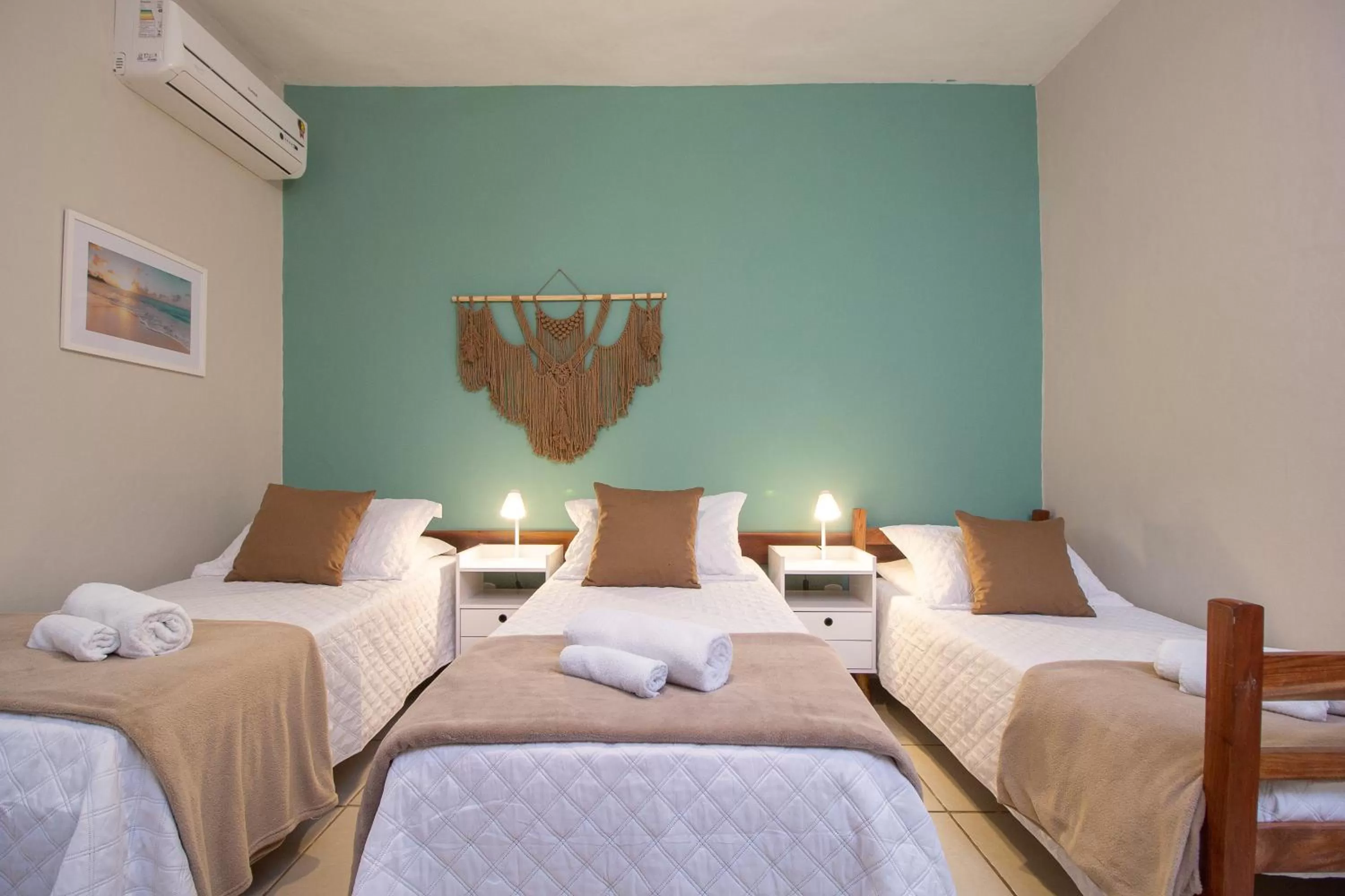 Photo of the whole room, Bed in Estrela do Mar Paraty