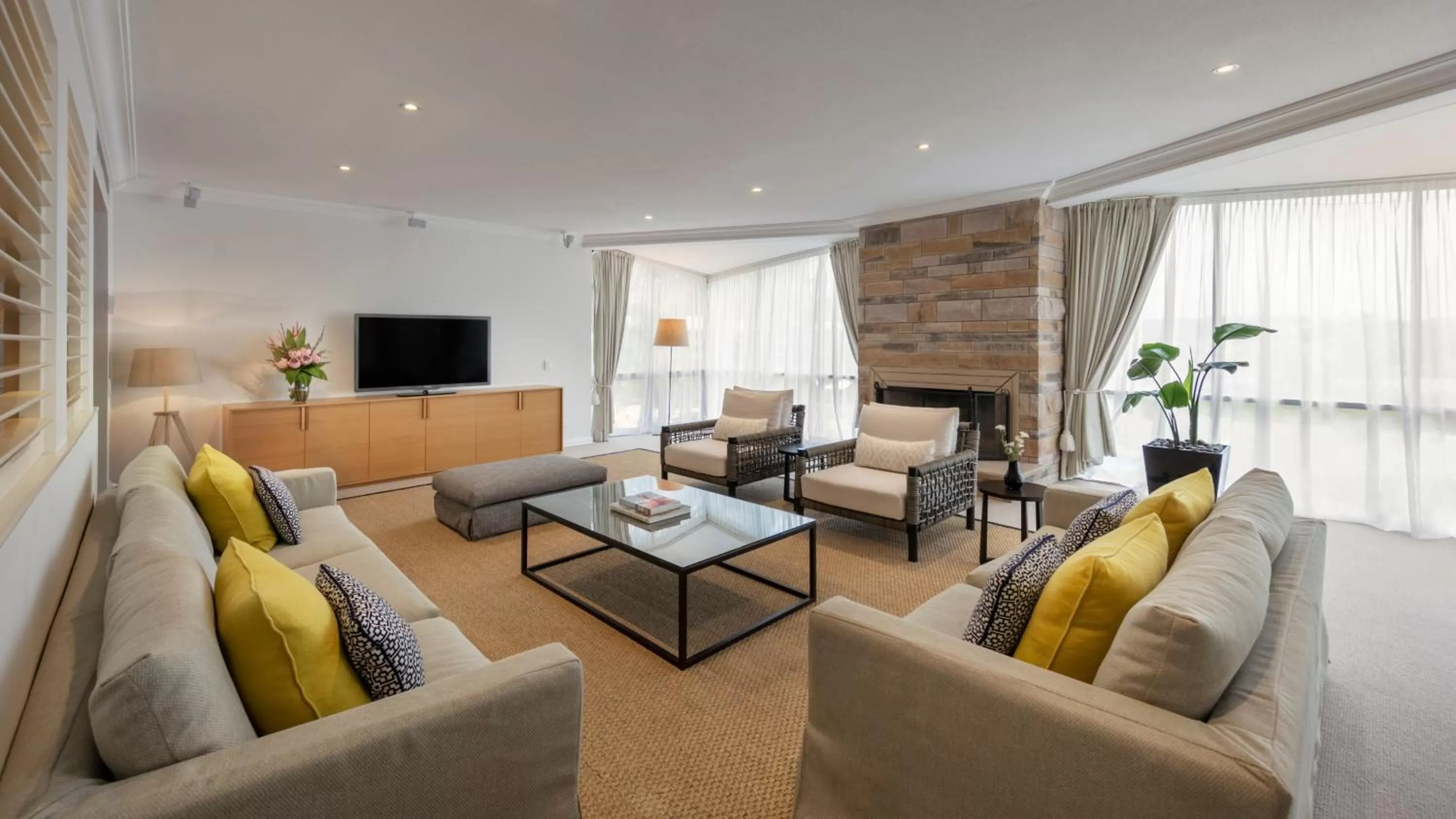 TV and multimedia in InterContinental Sanctuary Cove Resort by IHG