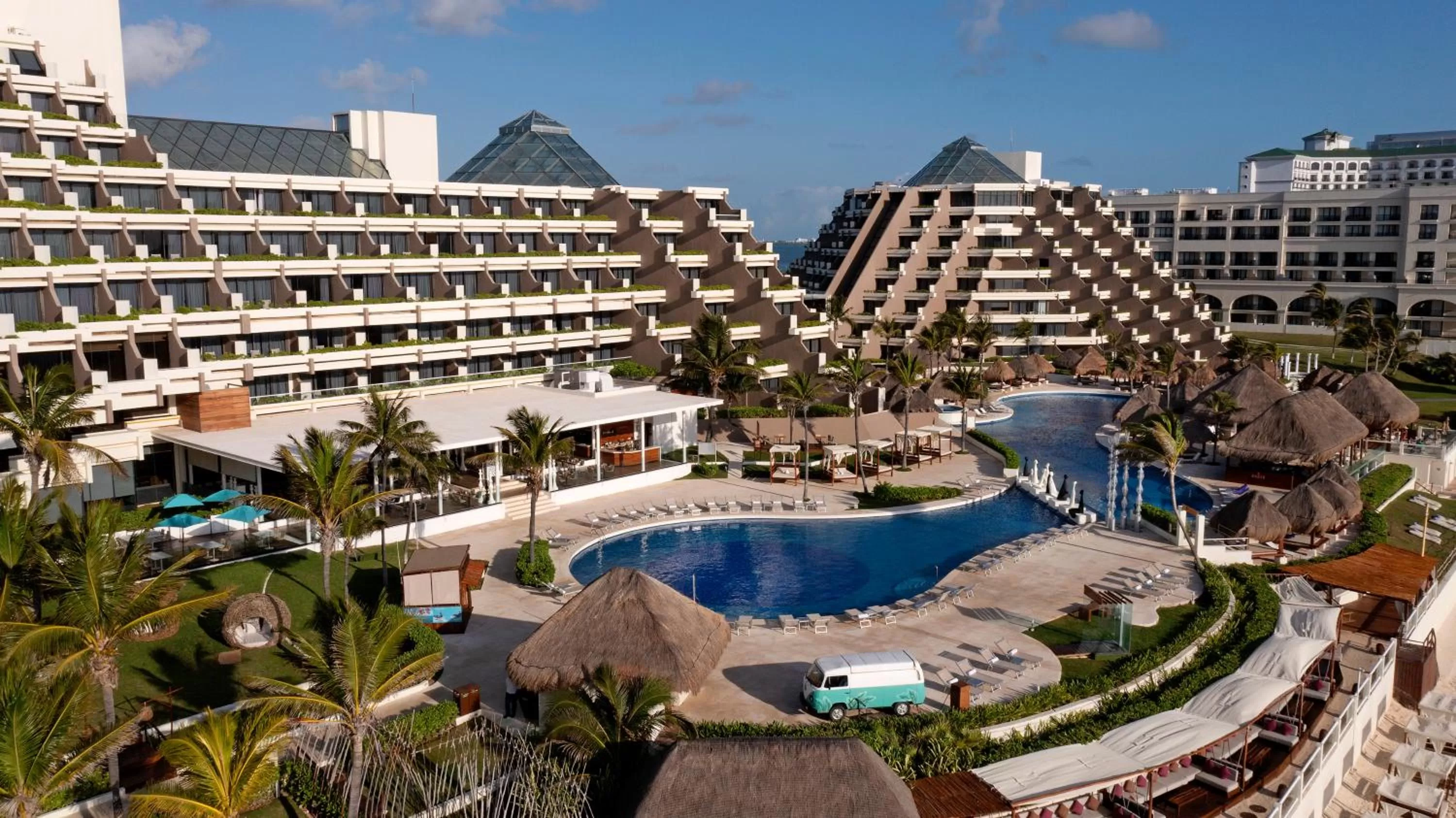 Swimming pool in Paradisus Cancun All Inclusive - Grand Reopening coming soon