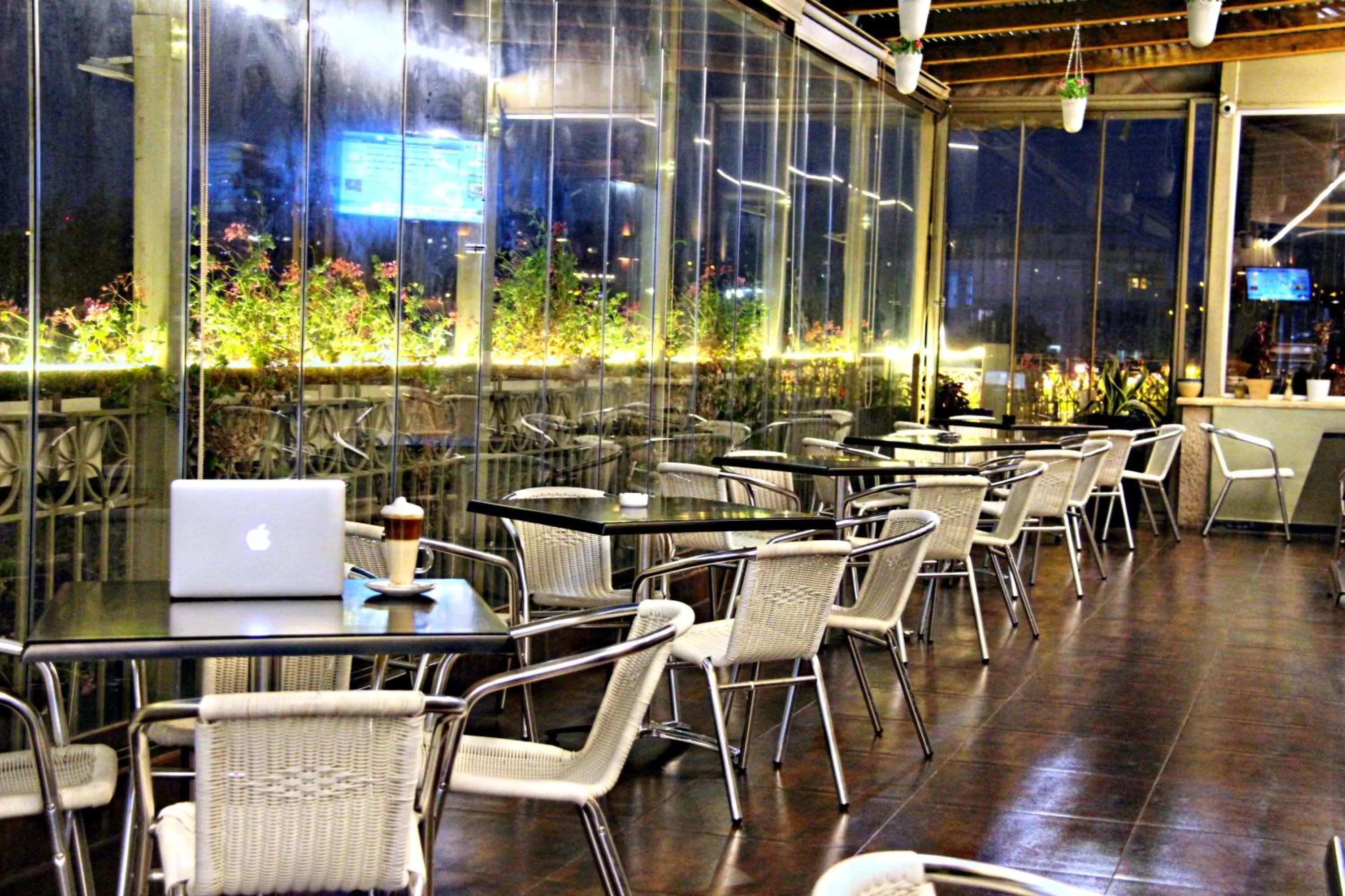 Restaurant/places to eat in National Hotel - Jerusalem