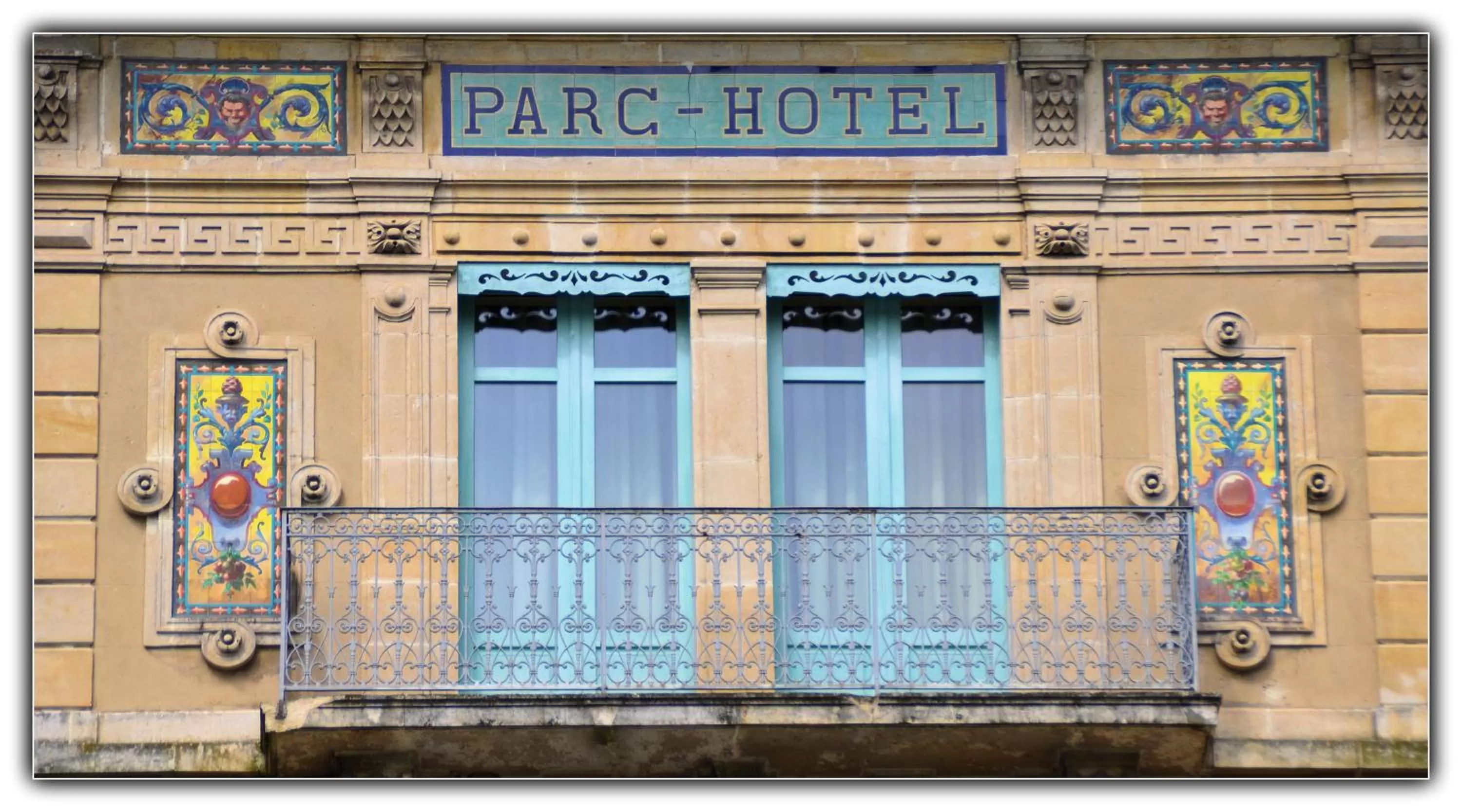 Decorative detail in Hôtel du Parc