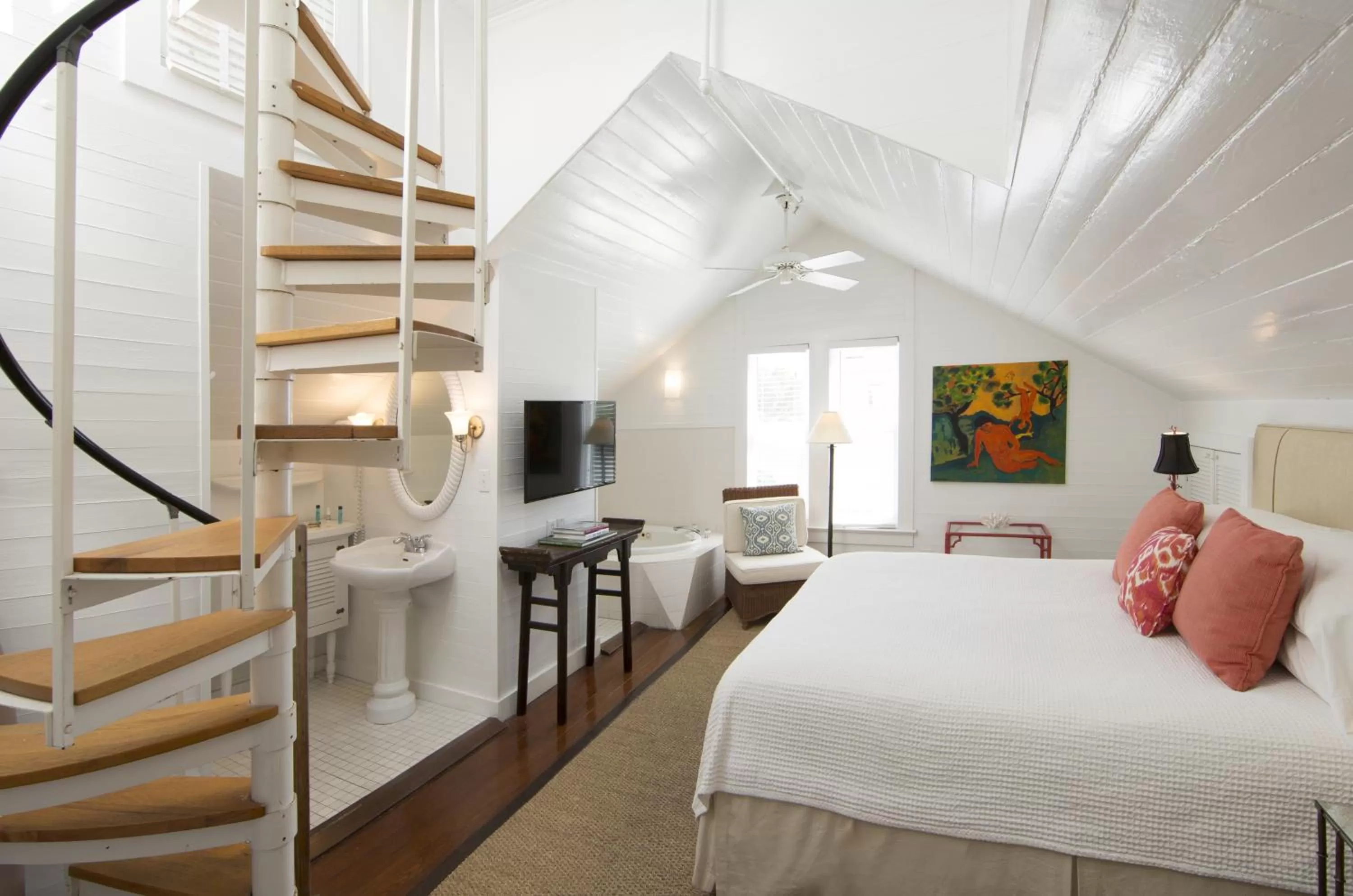 Photo of the whole room, Bed in Simonton Court Historic Inn & Cottages