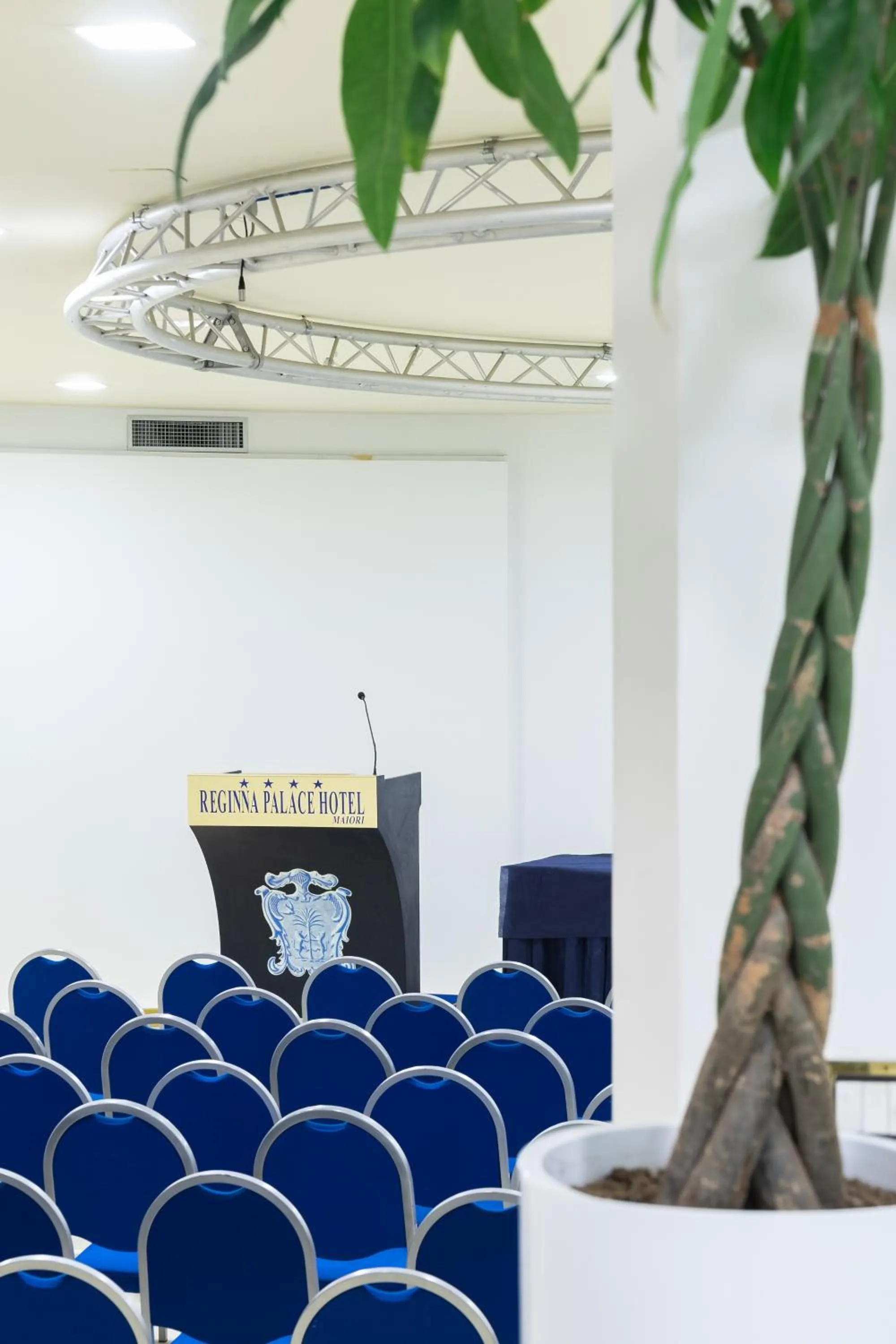 Meeting/conference room in Reginna Palace Hotel