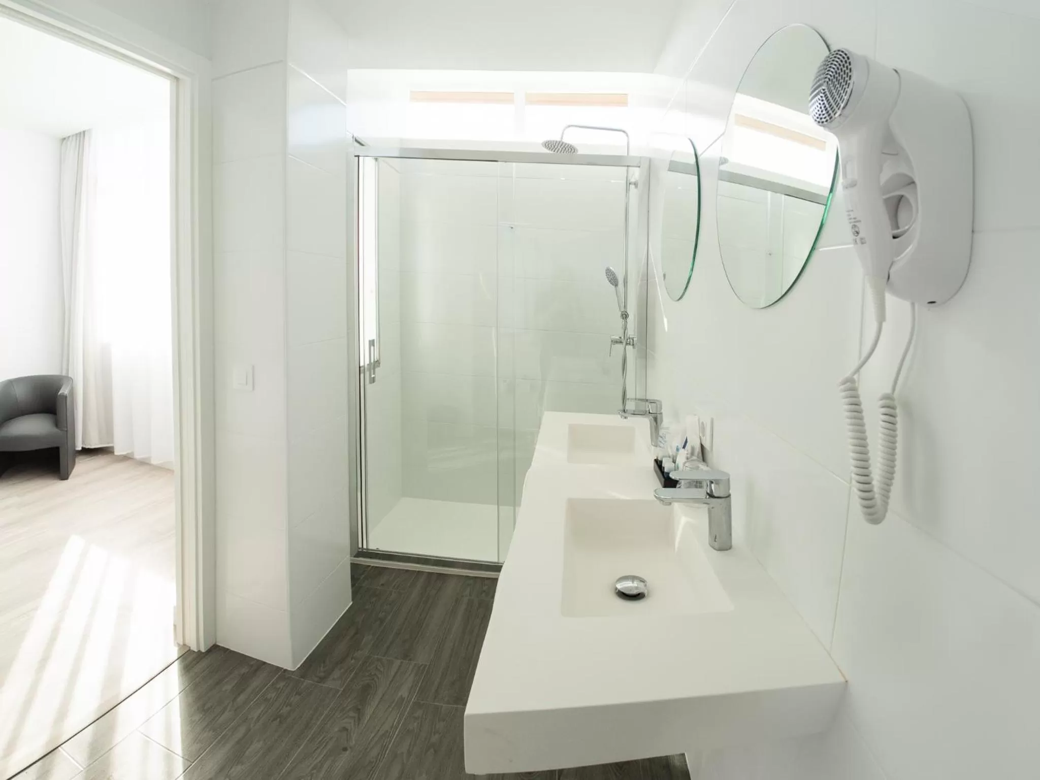 Shower in Hotel Pasarela