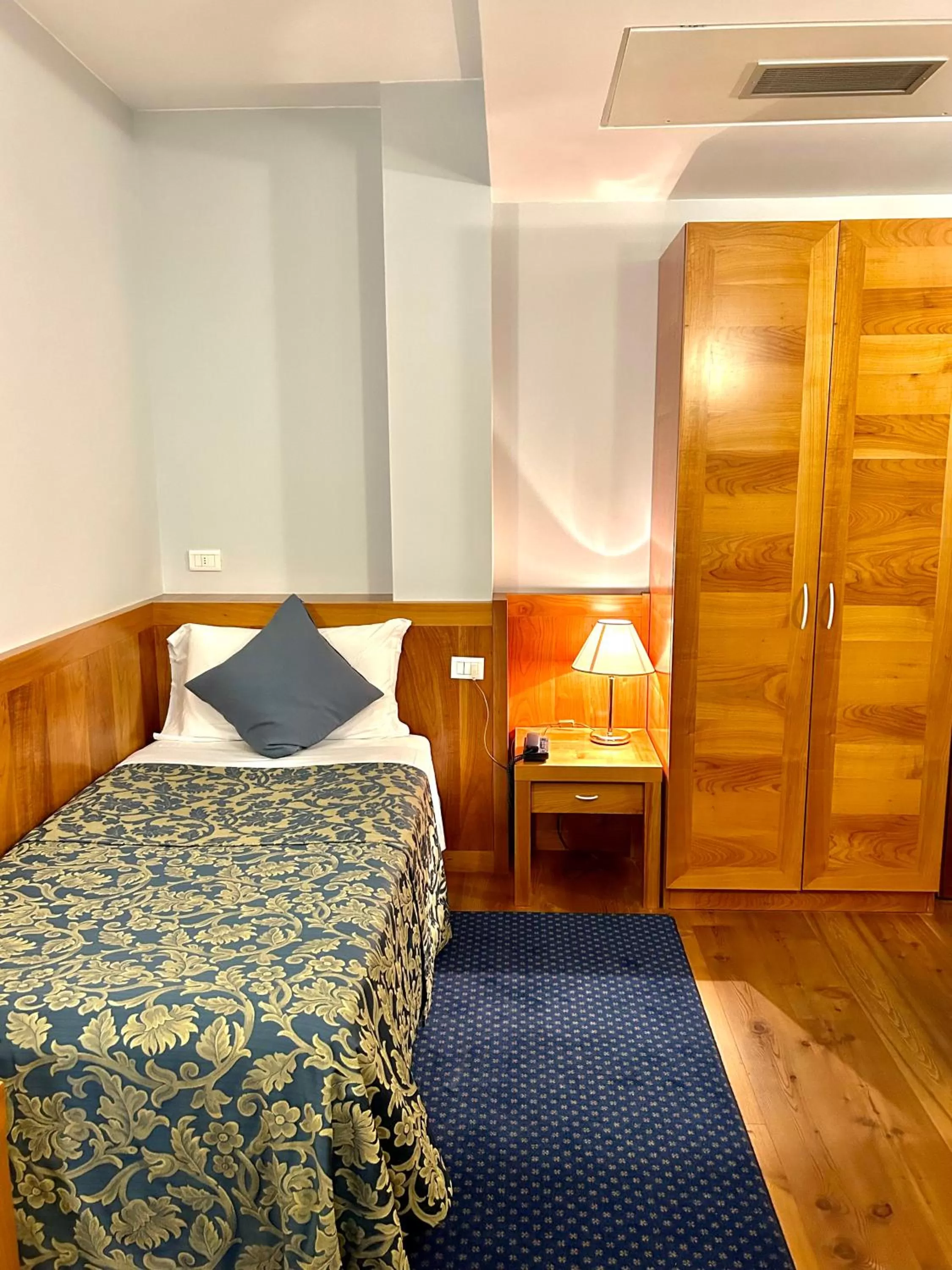 Photo of the whole room, Bed in Hotel Due Torri Tempesta