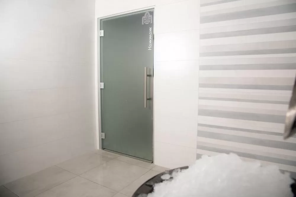 Steam room in Hotel Les Dunes