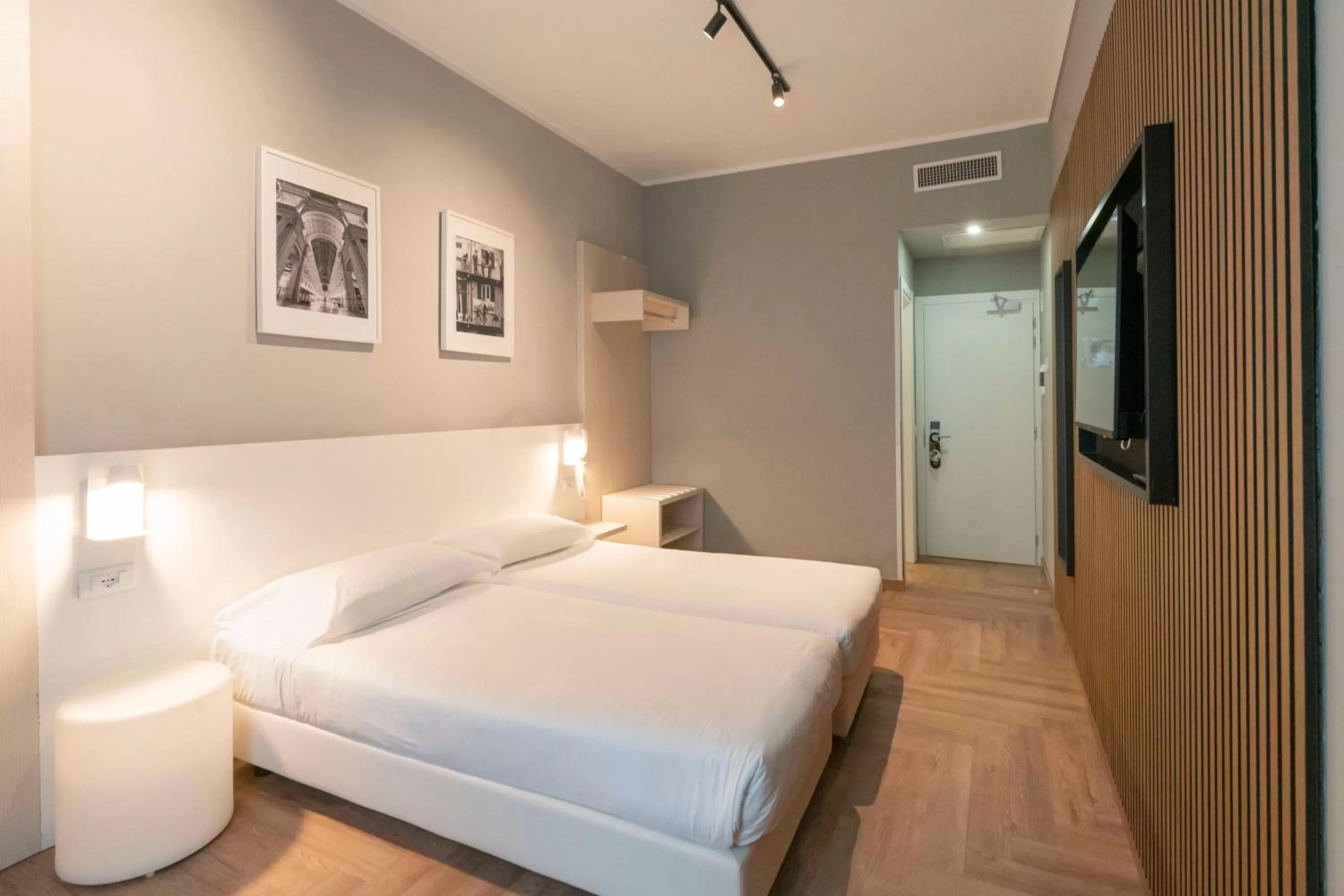 Bed in Kleos Hotel Milano Città Studi by Kleos Group Collection