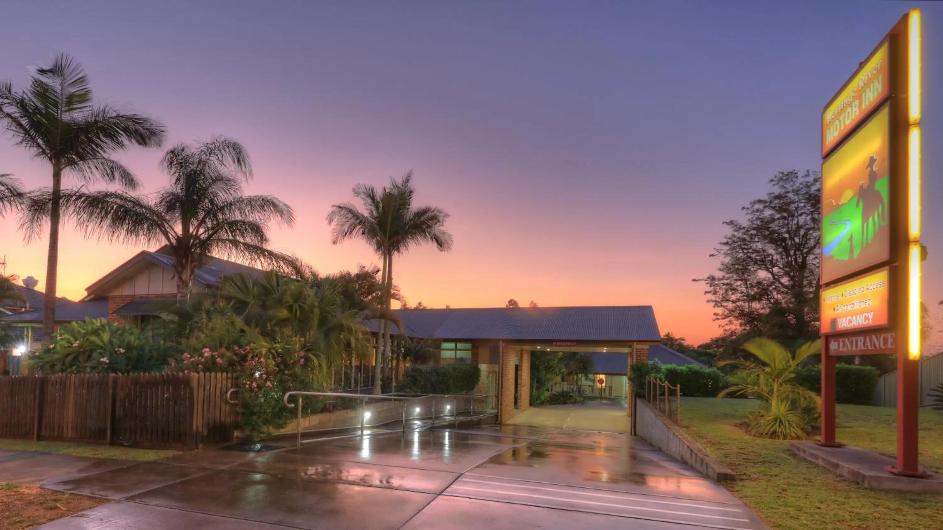 Facade/entrance in Heritage River Motor Inn