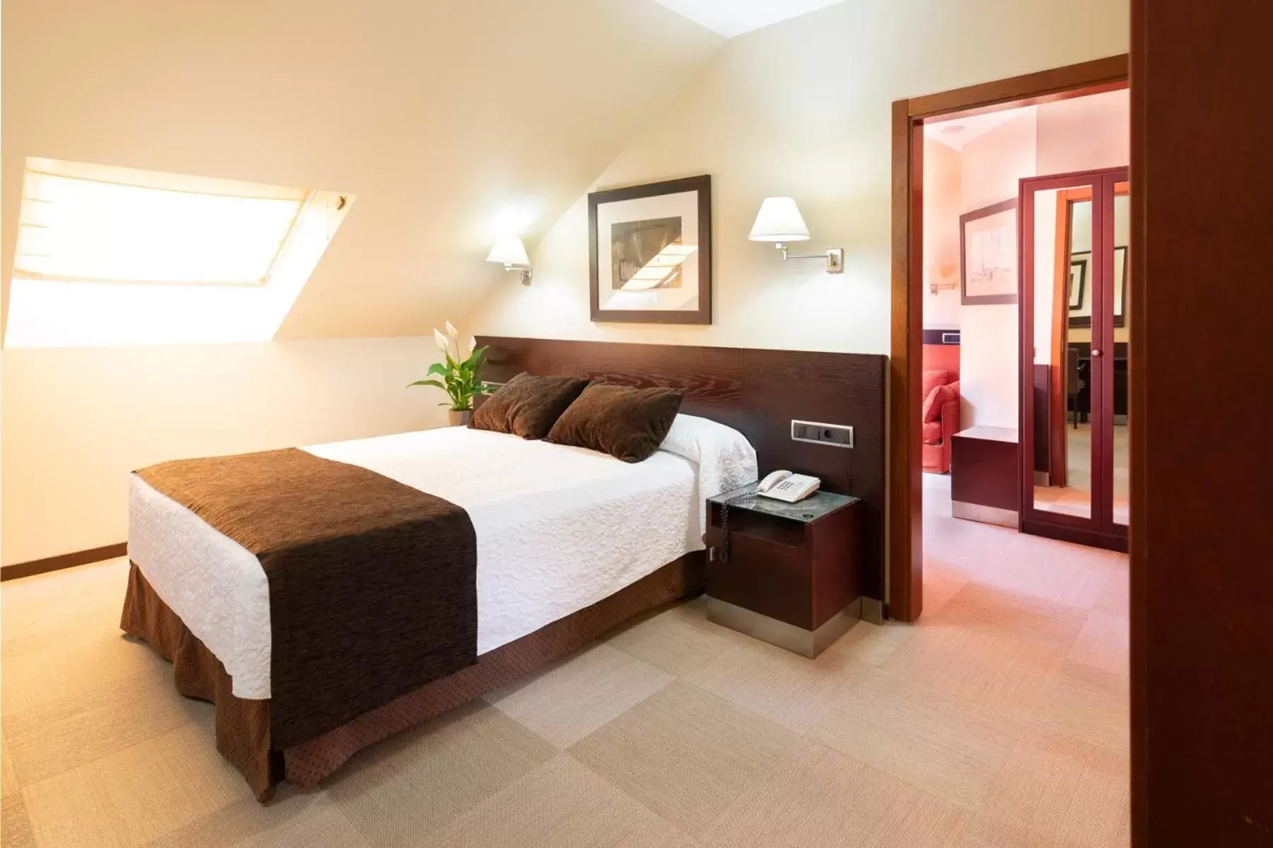 Family Room in Hotel San Juan de los Reyes Family Room in Hotel San Juan de los Reyes