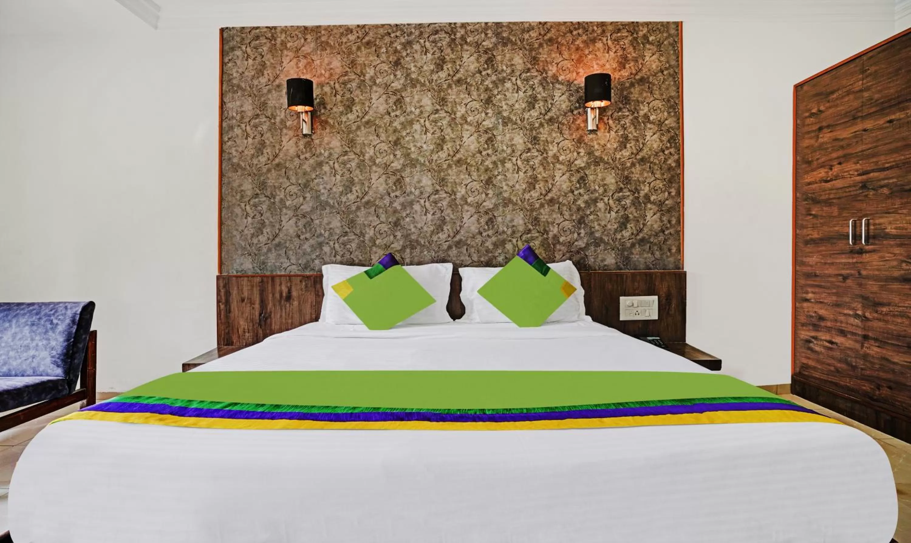 Bedroom, Bed in Treebo Varsha Palace