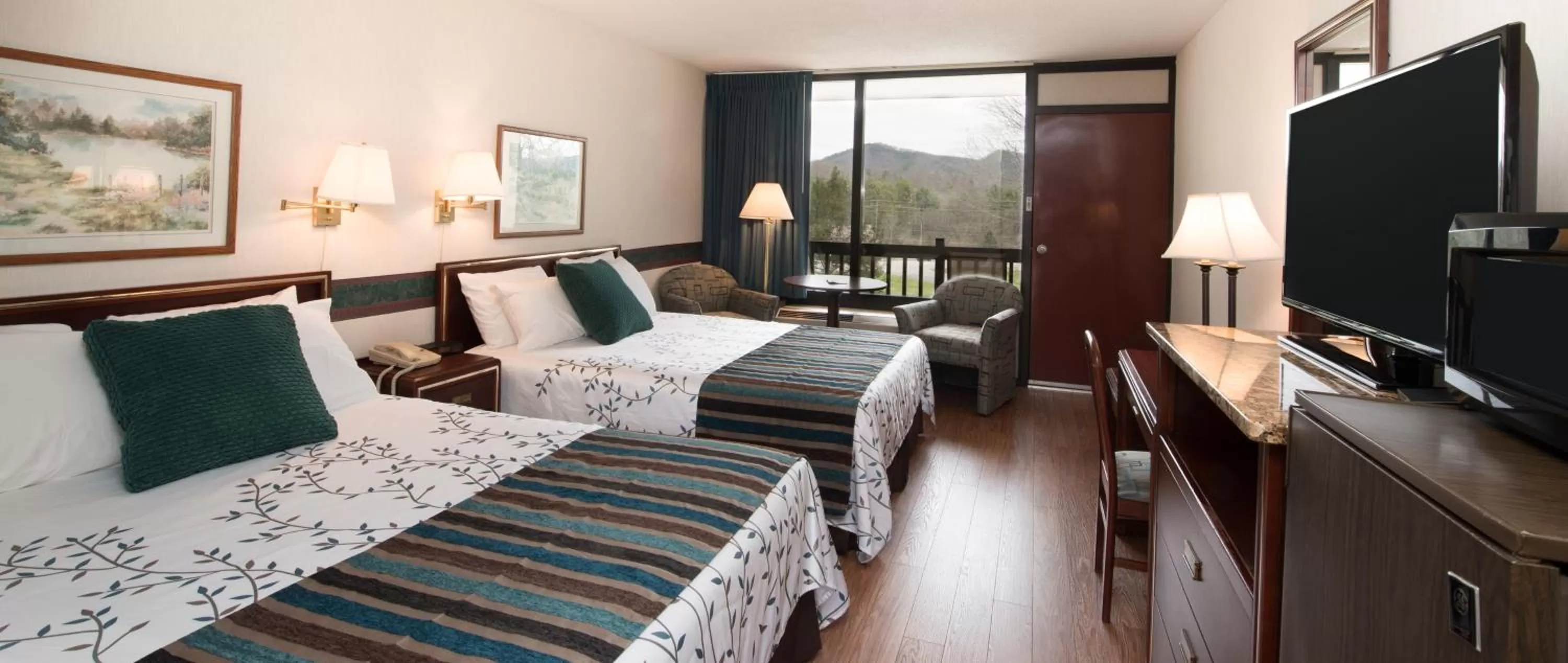 Mountain view, Bed in Highland Manor Inn