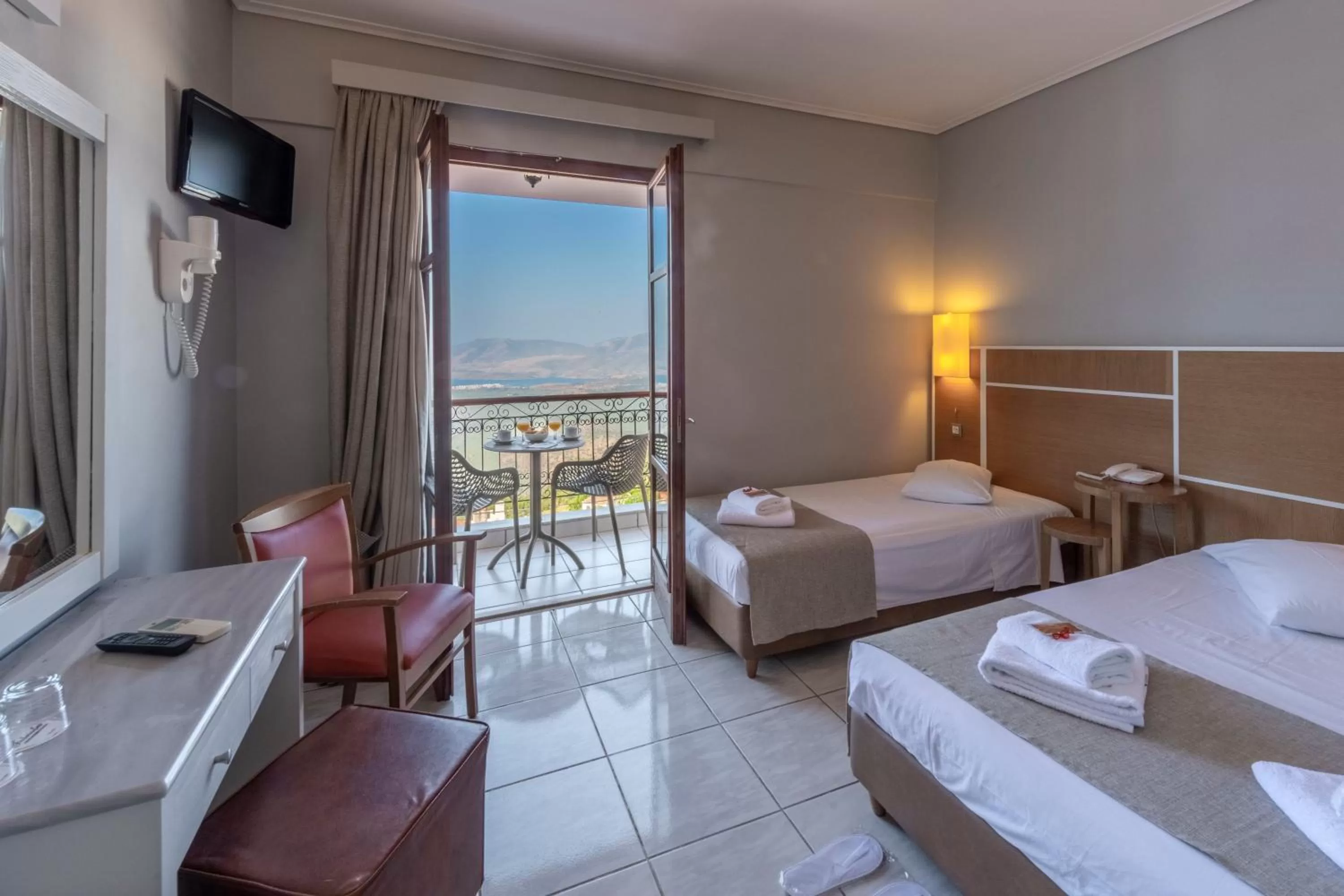 Photo of the whole room, Bed in Fedriades Delphi Hotel