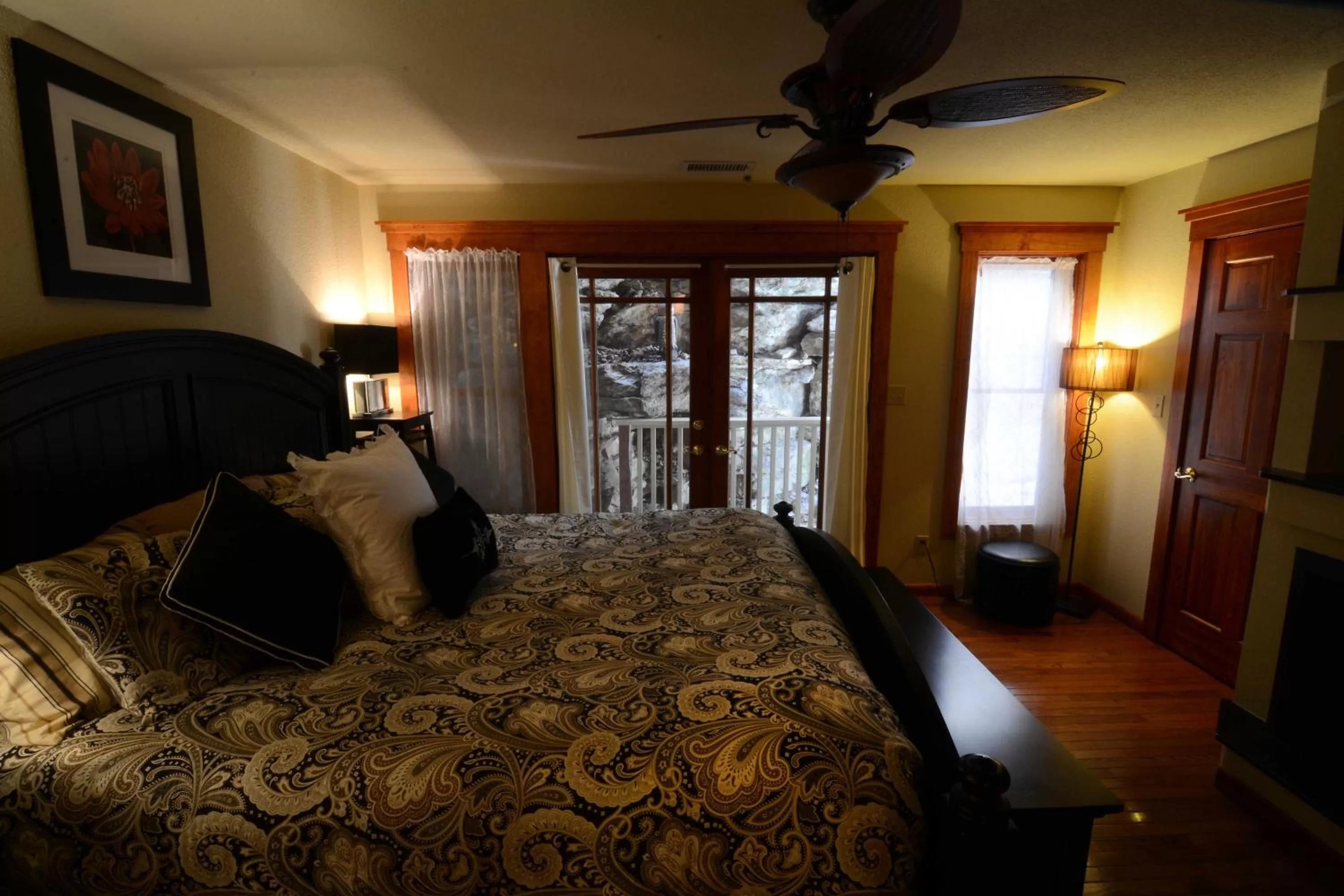 Bed in All Seasons Inn