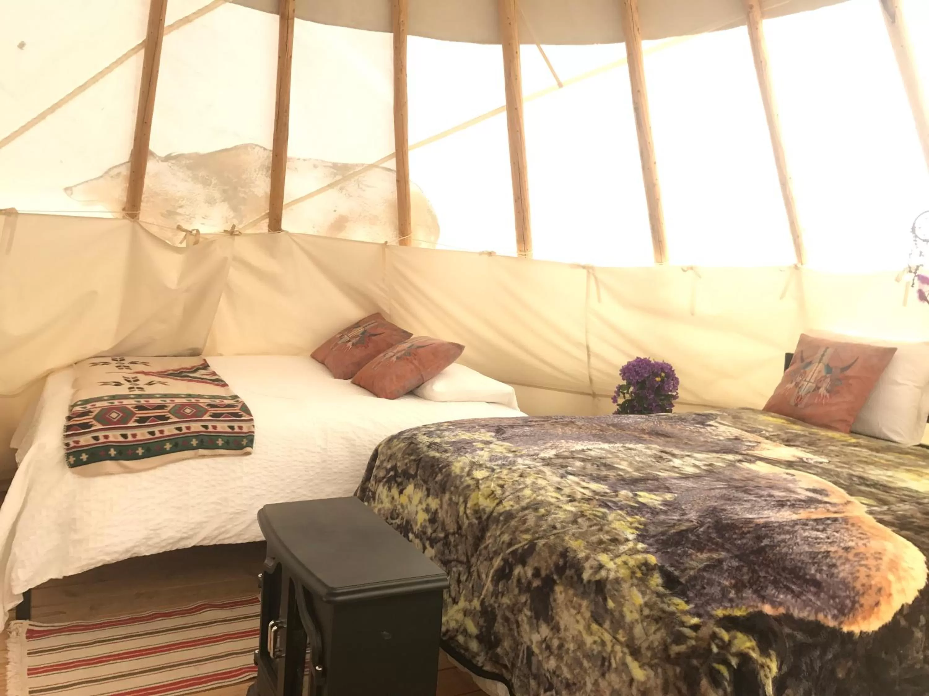 Bed in Olancha RV Park and Motel