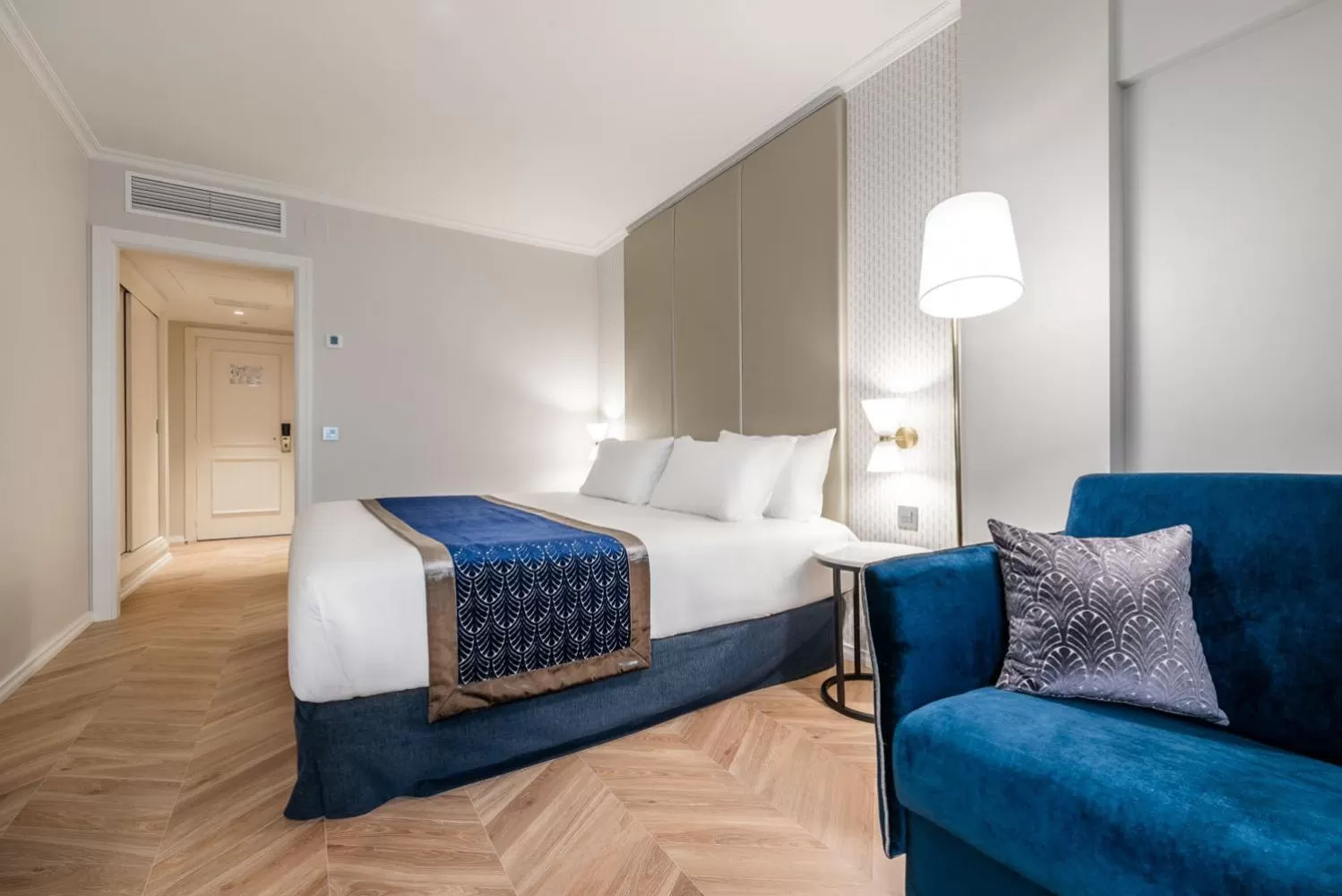 Photo of the whole room, Bed in Eurostars Gran Hotel Lugo