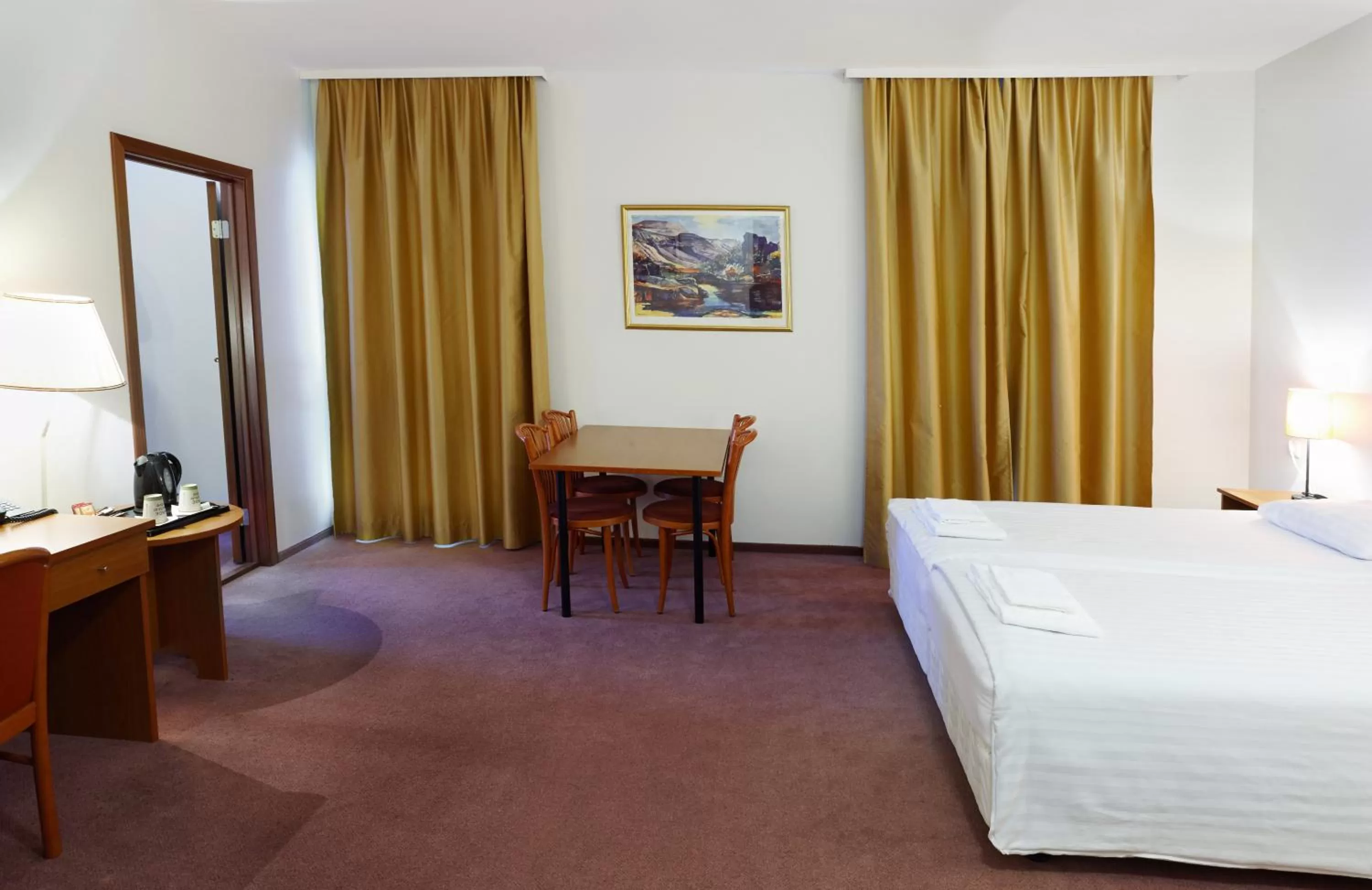 Bedroom, Bed in Fosshotel Baron