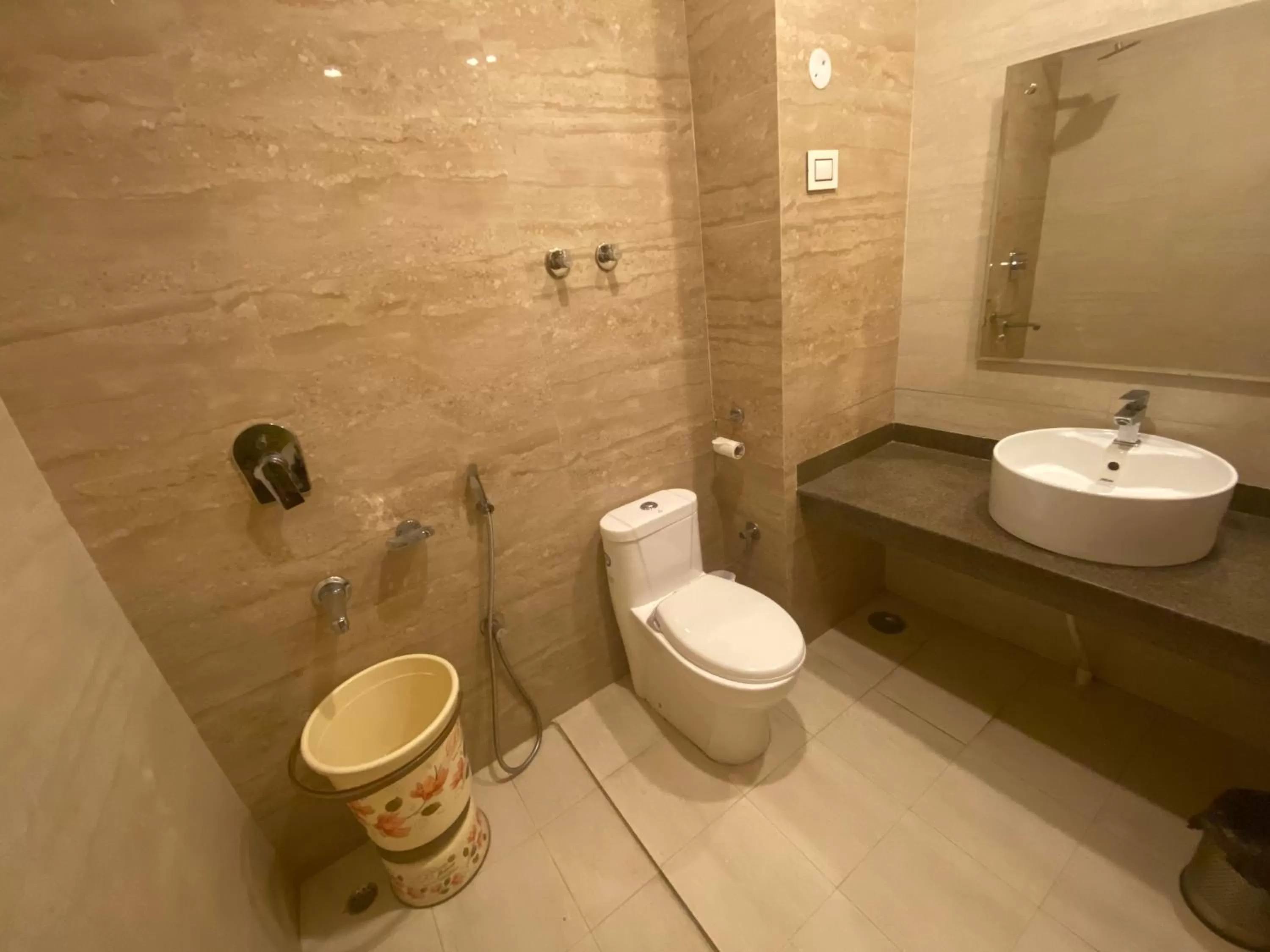 Bathroom in Hotel Ambika Resort Manali