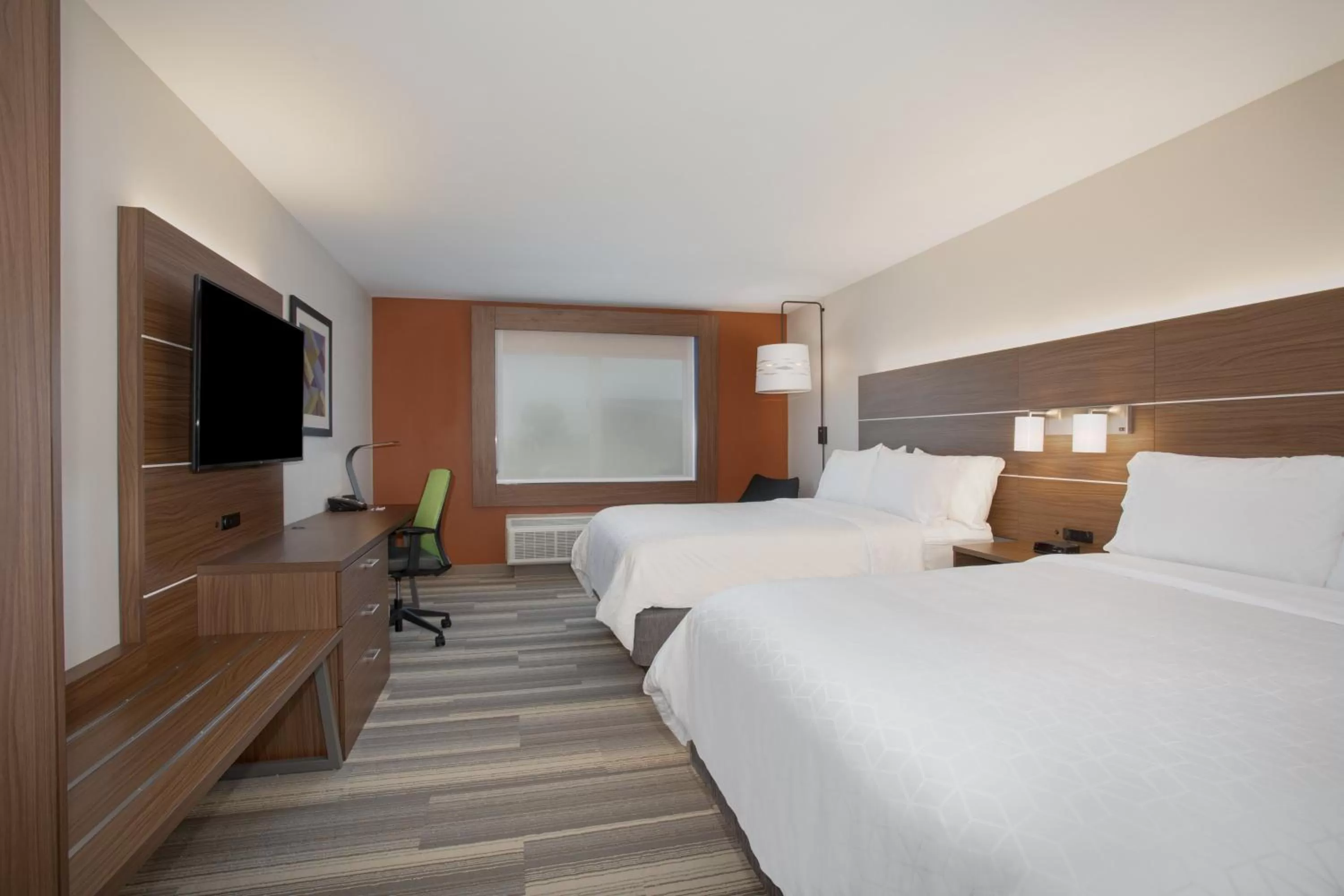 Photo of the whole room, Bed in Holiday Inn Express & Suites Sioux City North - Event Center by IHG