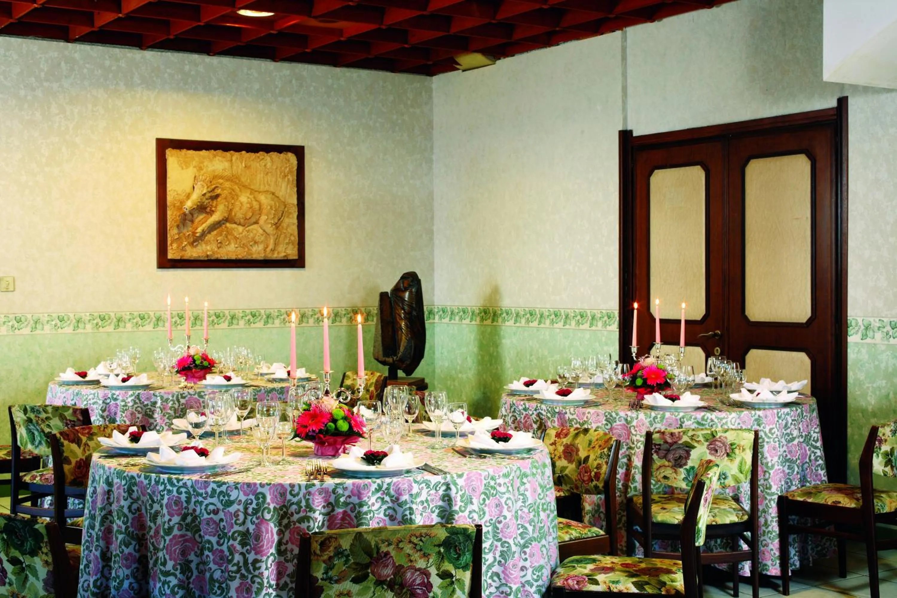 Restaurant/places to eat in Hotel Tarconte